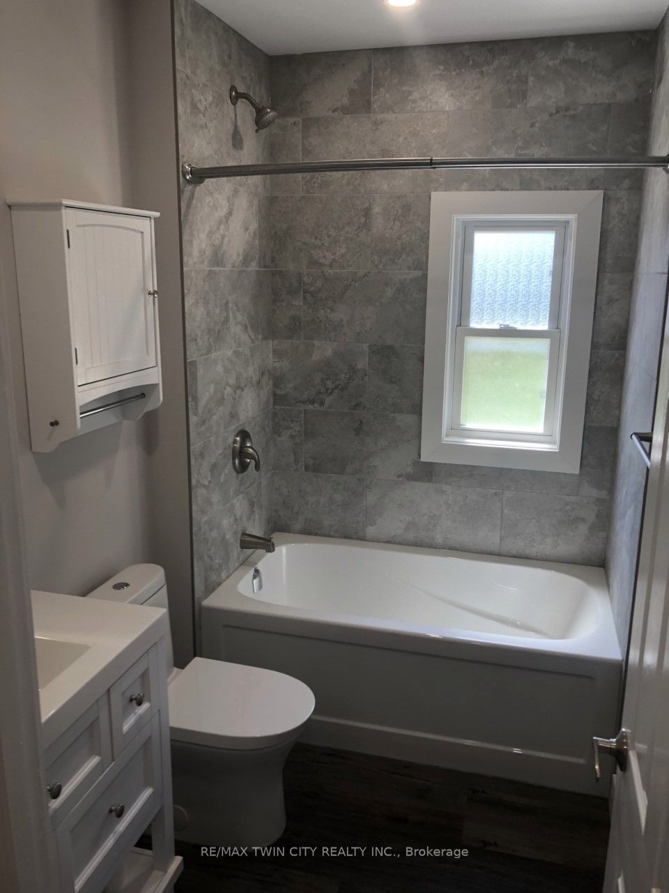 805 Rockway Drive Property Photo 6