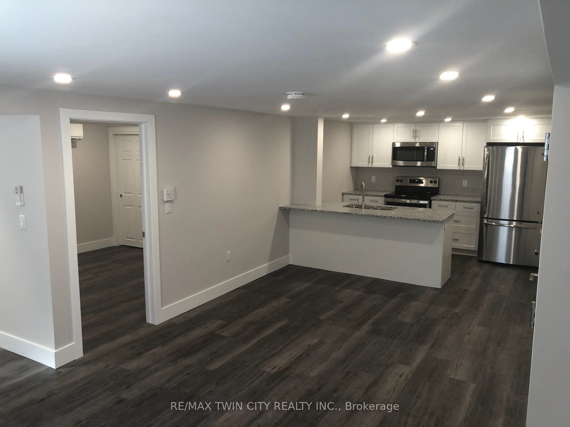 805 Rockway Drive Property Photo 9