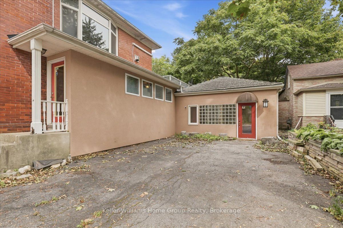 401 Laurel Street Property Photo 3