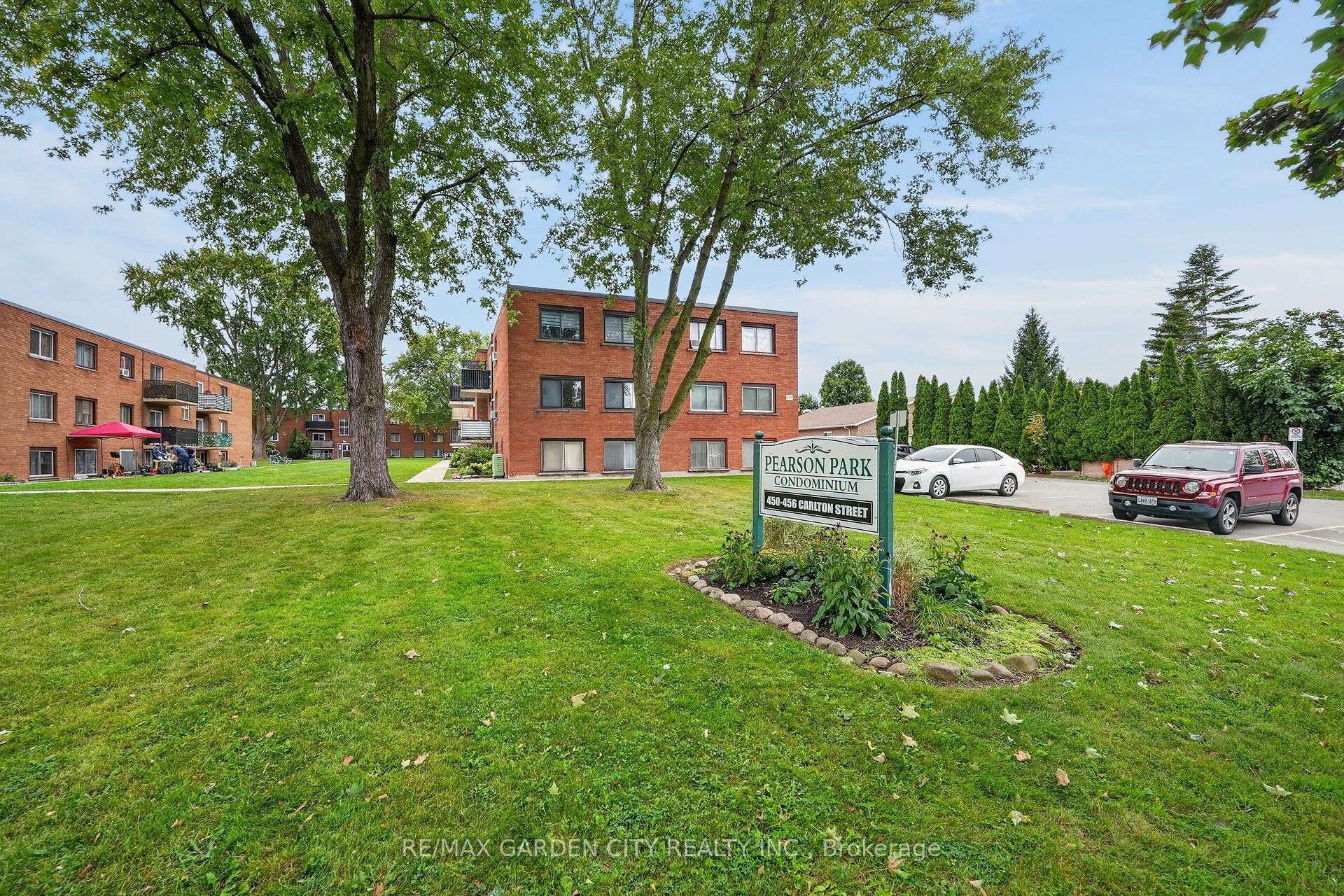 452 Carlton Street S 37 Property Photo 2