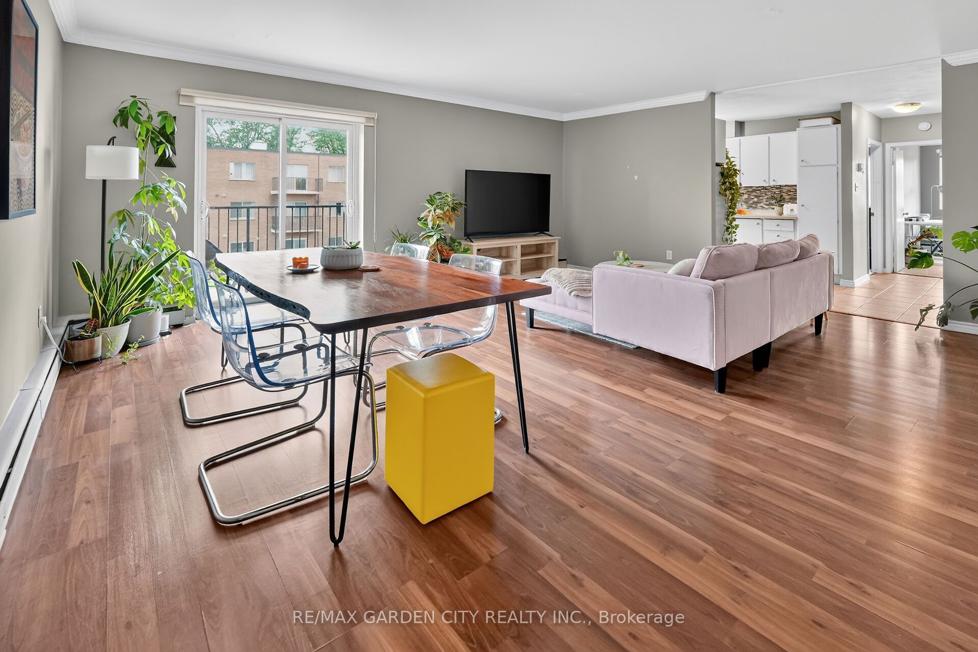 452 Carlton Street S 37 Property Photo 6