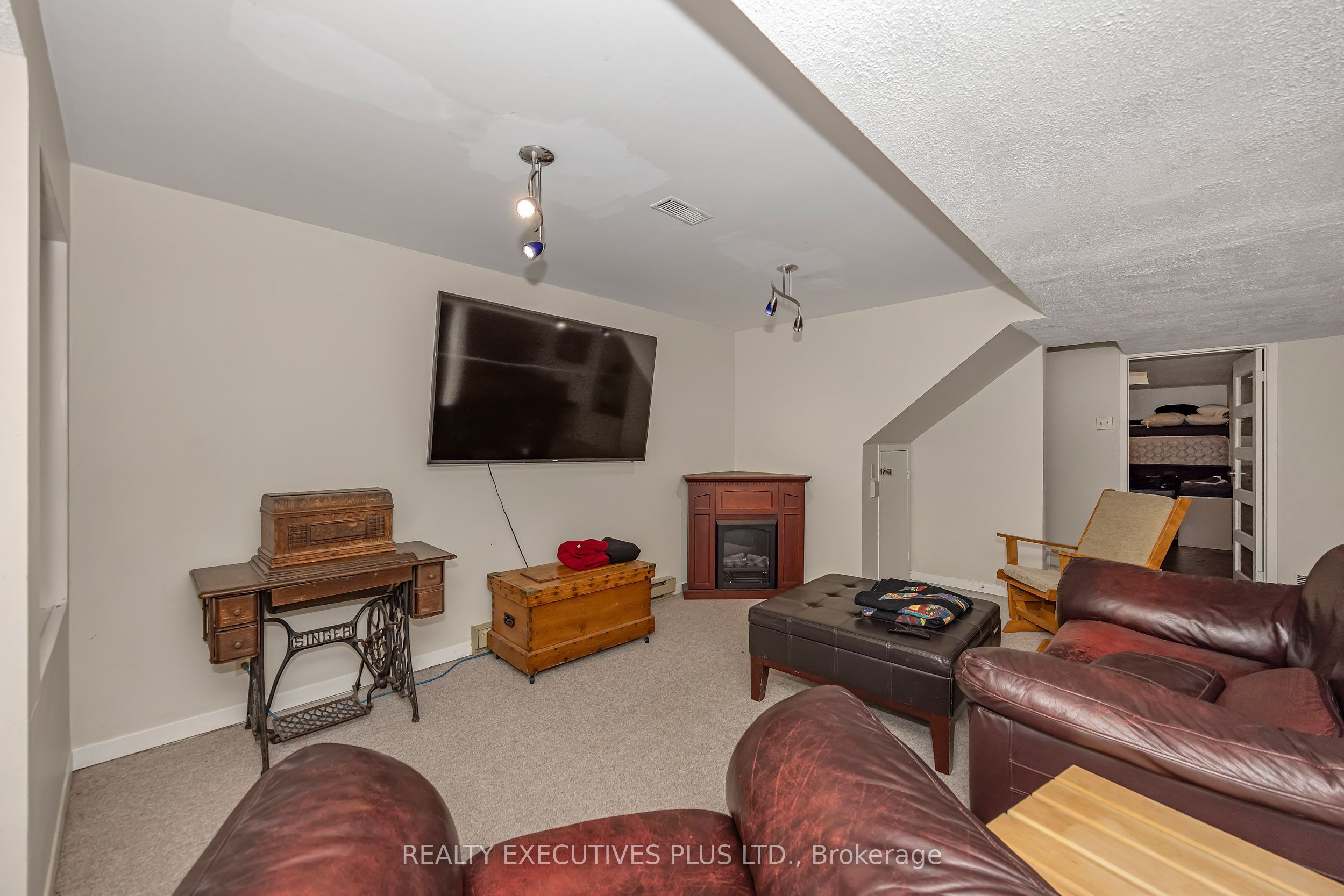 1649 Tupello Way Property Photo 31