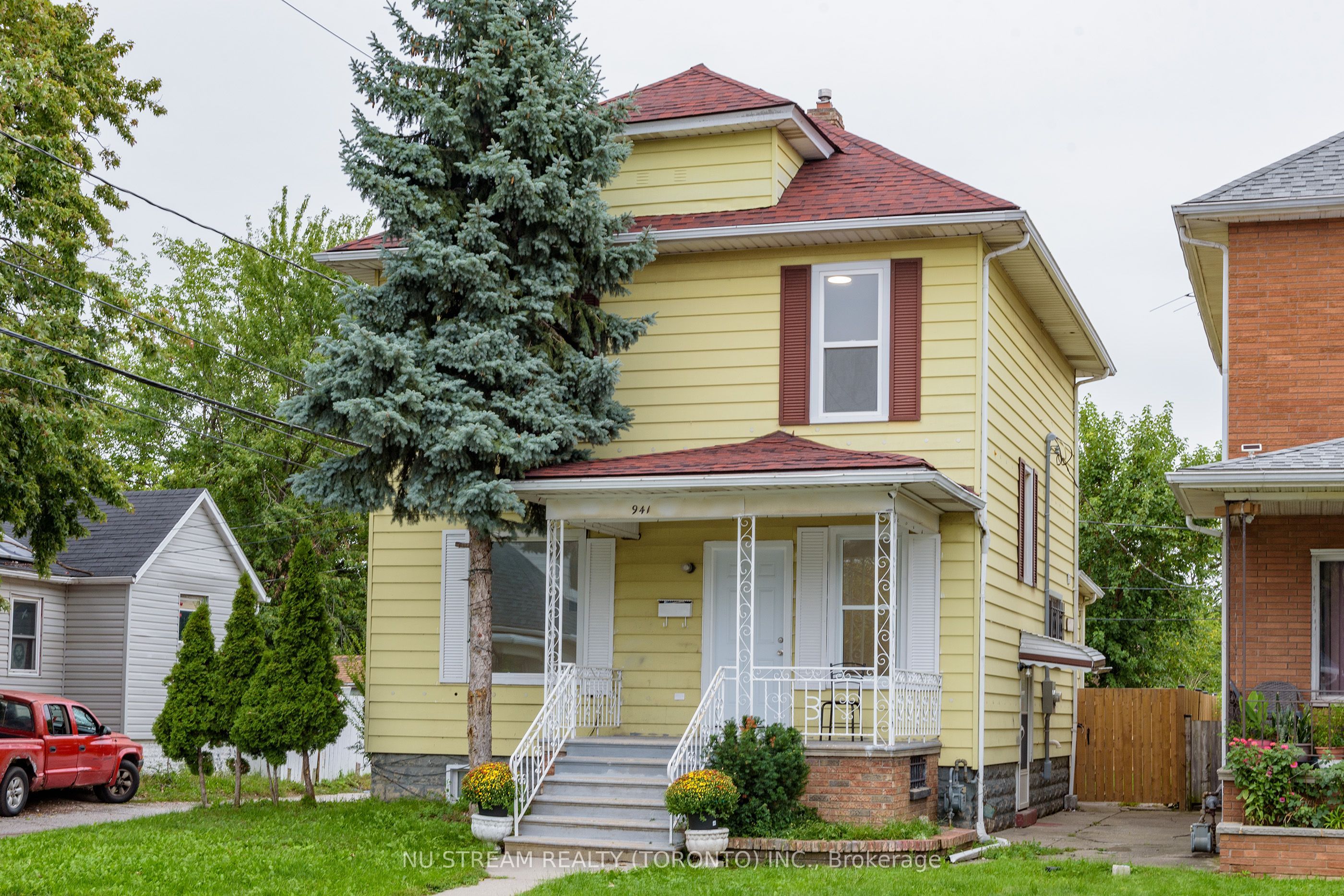 941 Cataraqui Street Property Photo 1