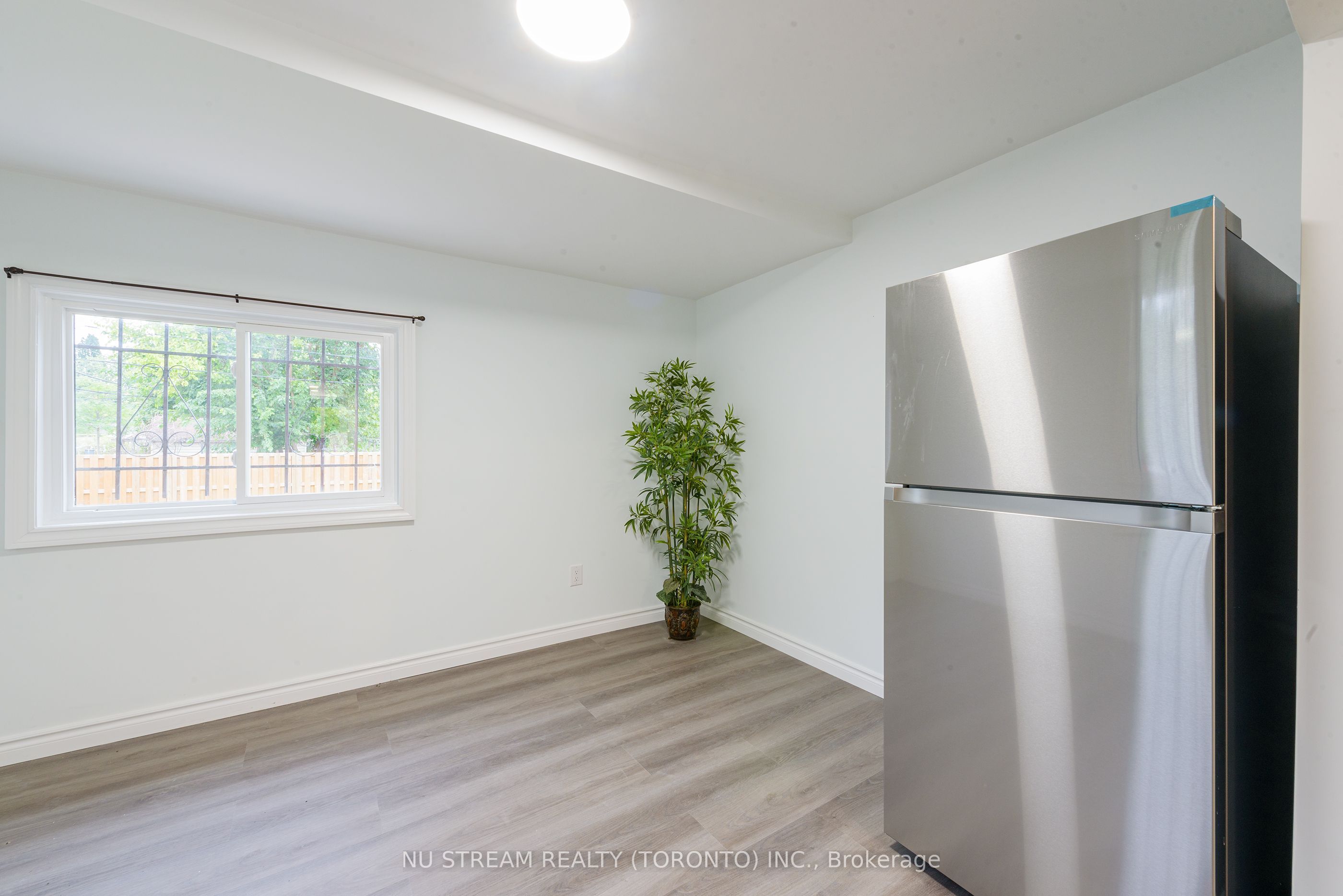 941 Cataraqui Street Property Photo 5