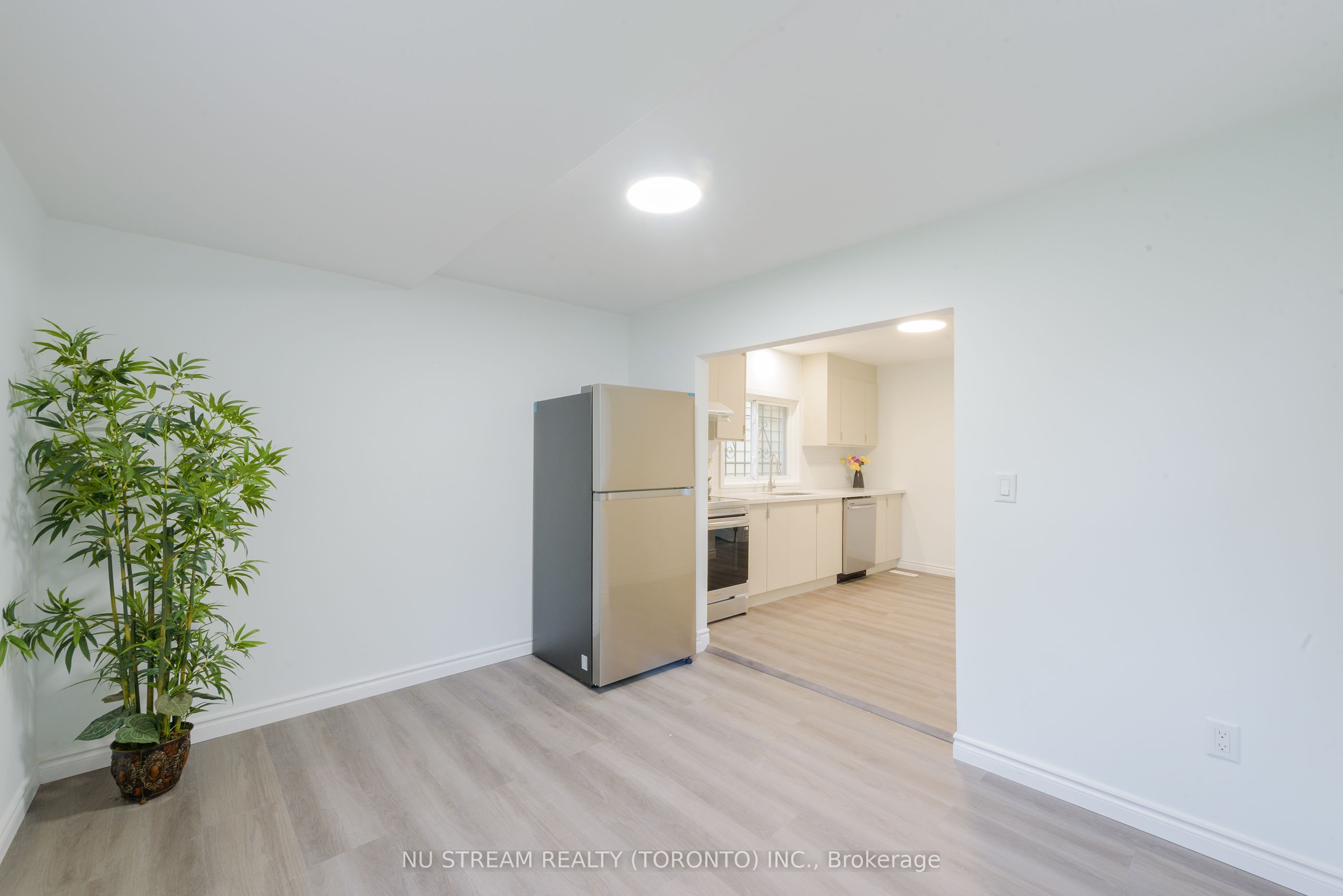 941 Cataraqui Street Property Photo 6