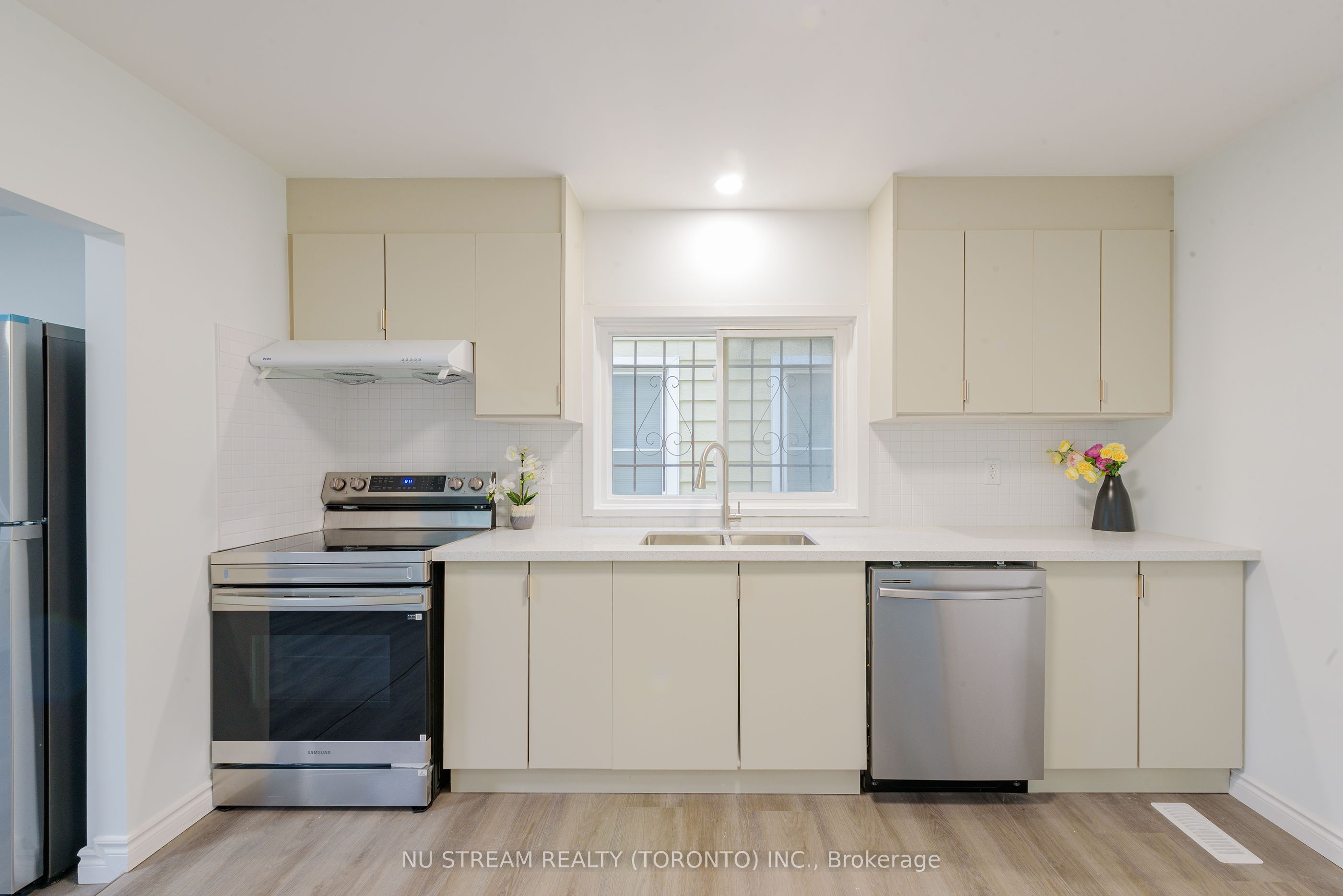 941 Cataraqui Street Property Photo 7