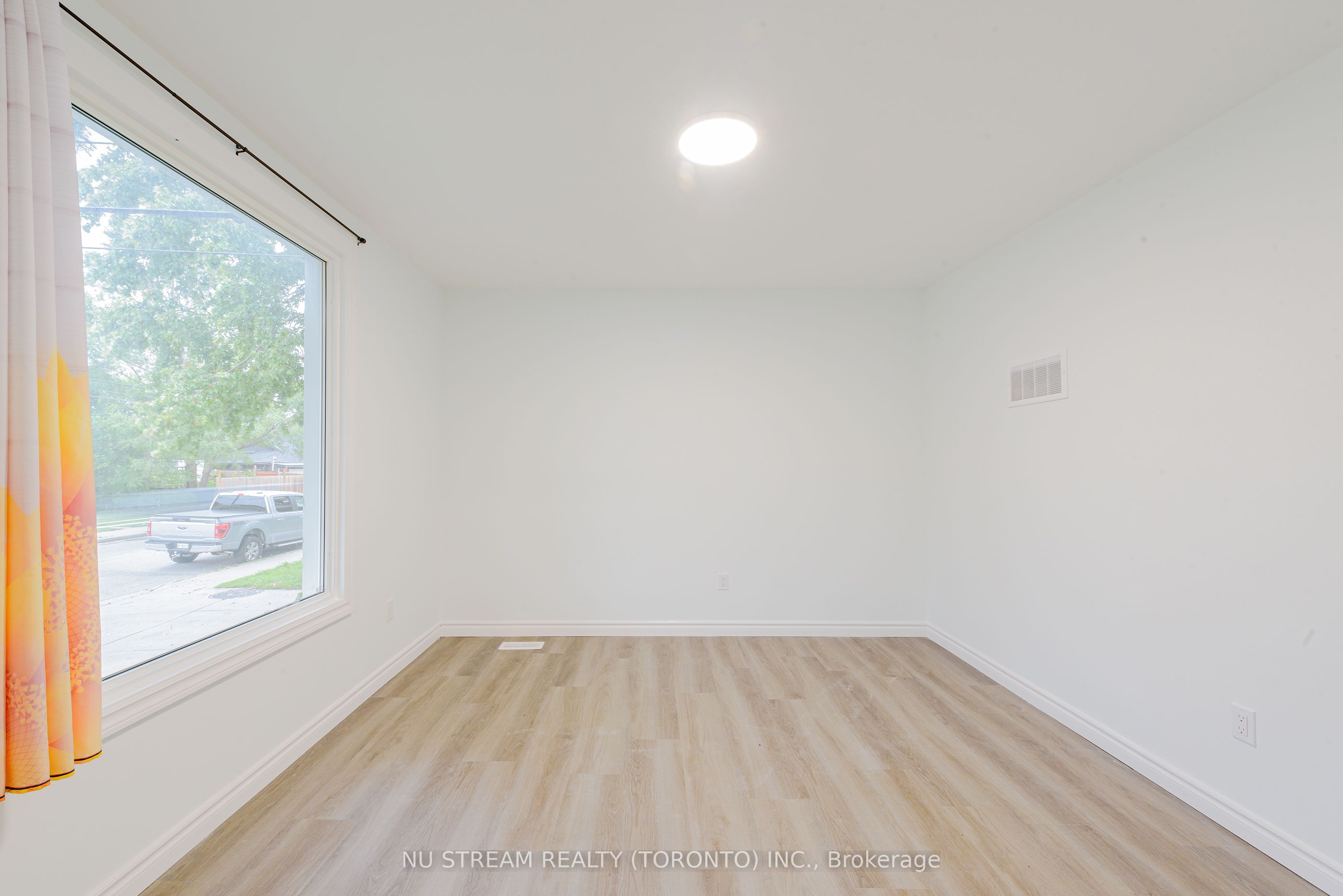 941 Cataraqui Street Property Photo 8