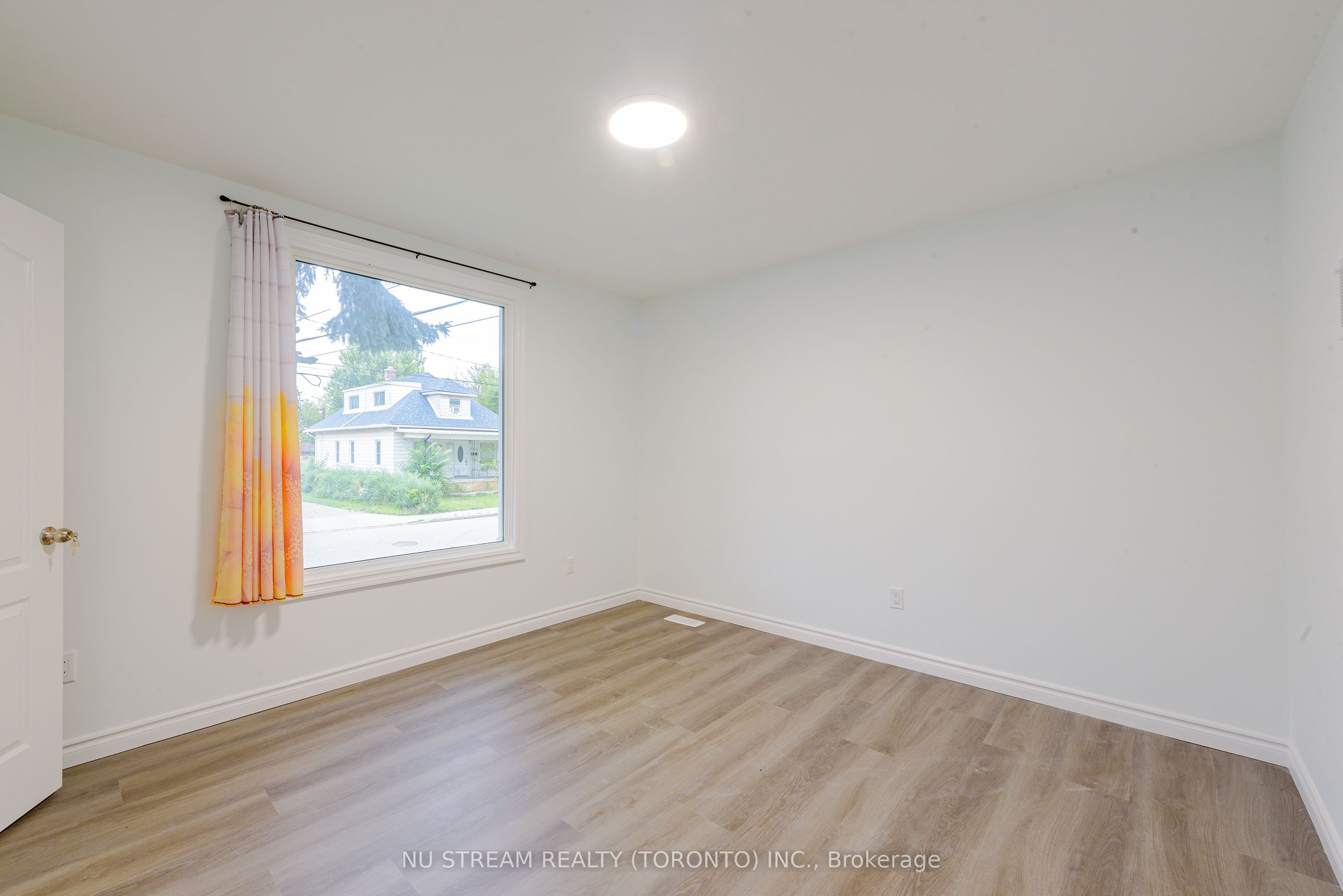 941 Cataraqui Street Property Photo 9