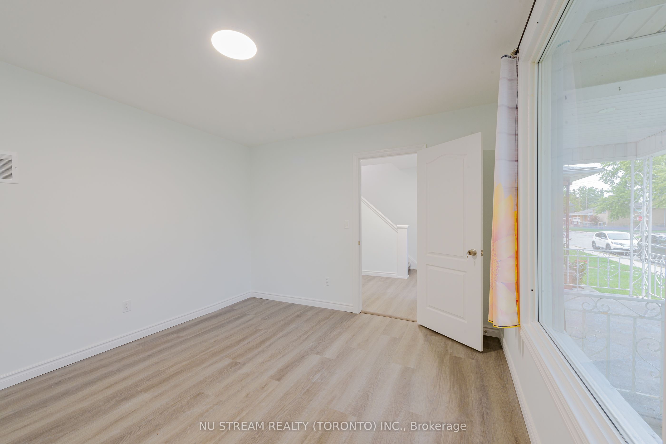 941 Cataraqui Street Property Photo 10