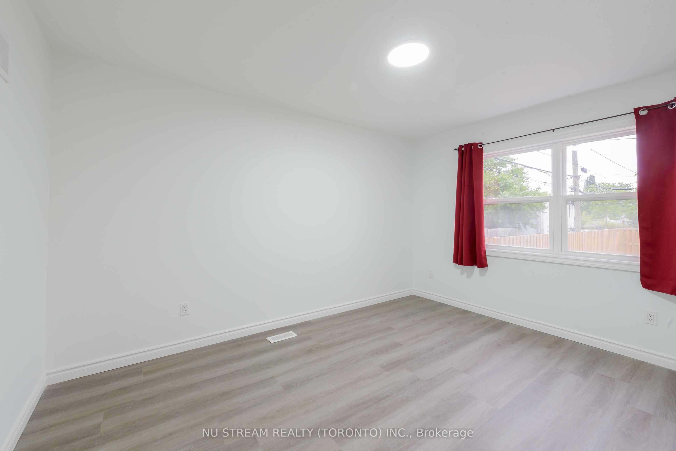 941 Cataraqui Street Property Photo 11