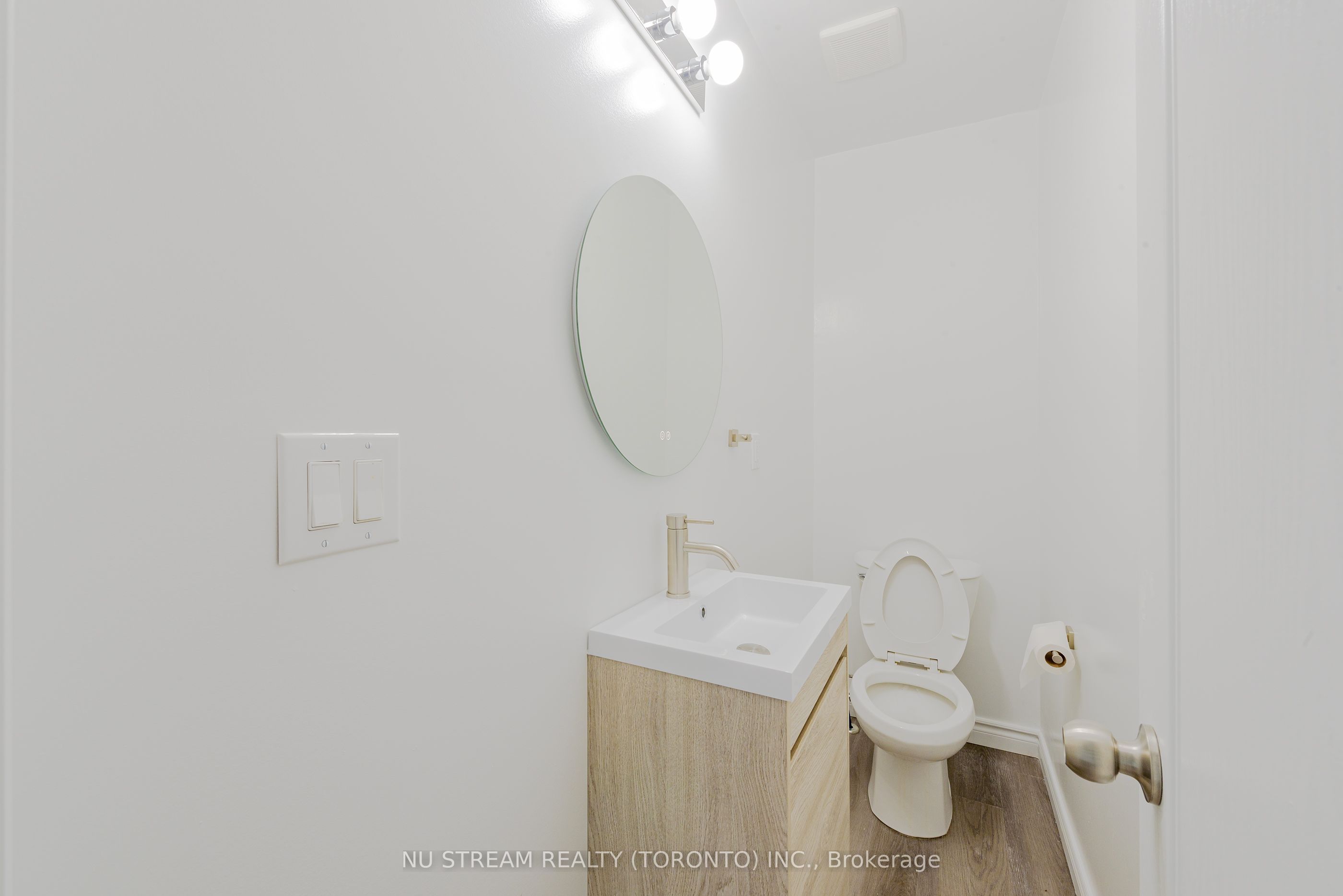 941 Cataraqui Street Property Photo 13
