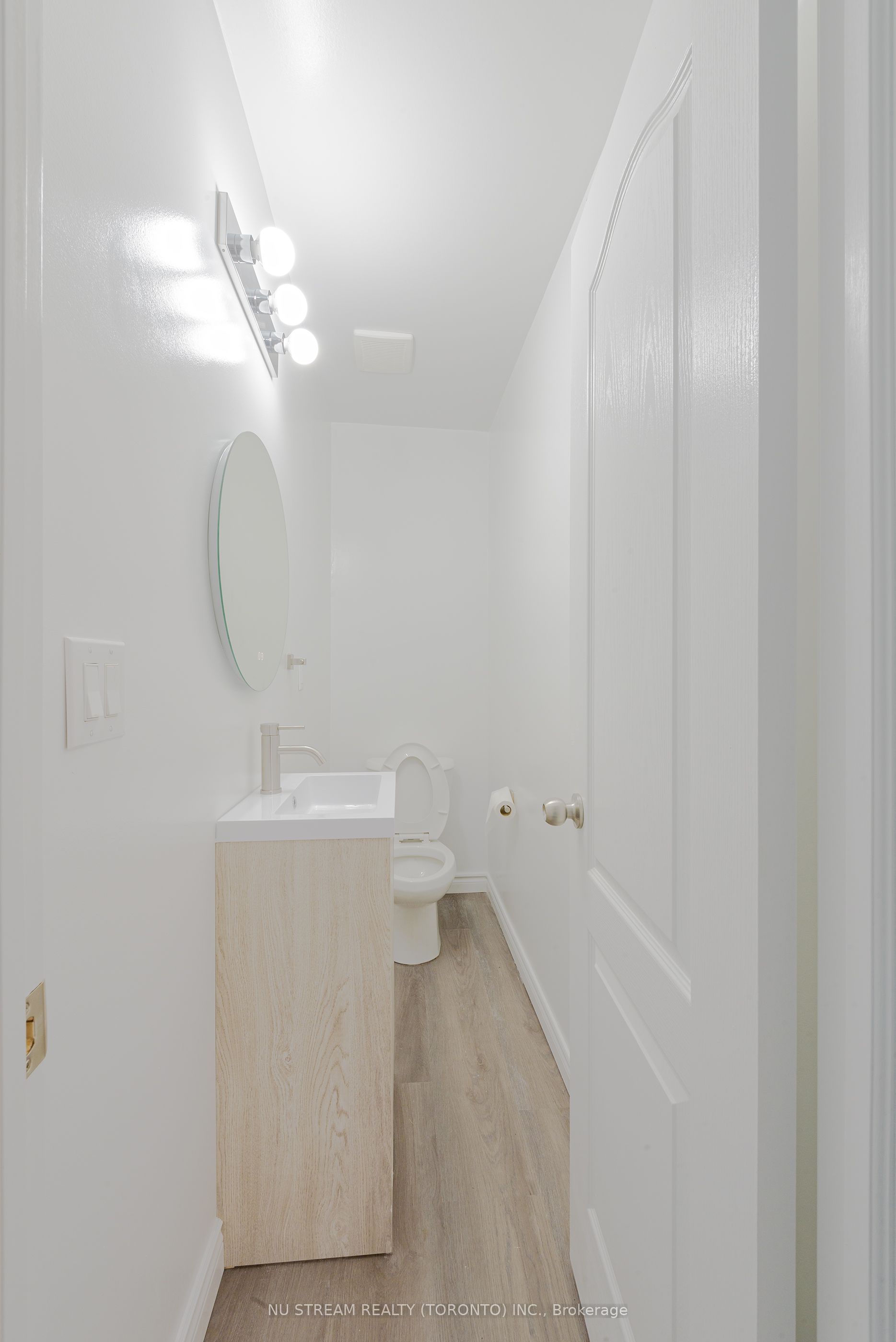 941 Cataraqui Street Property Photo 14
