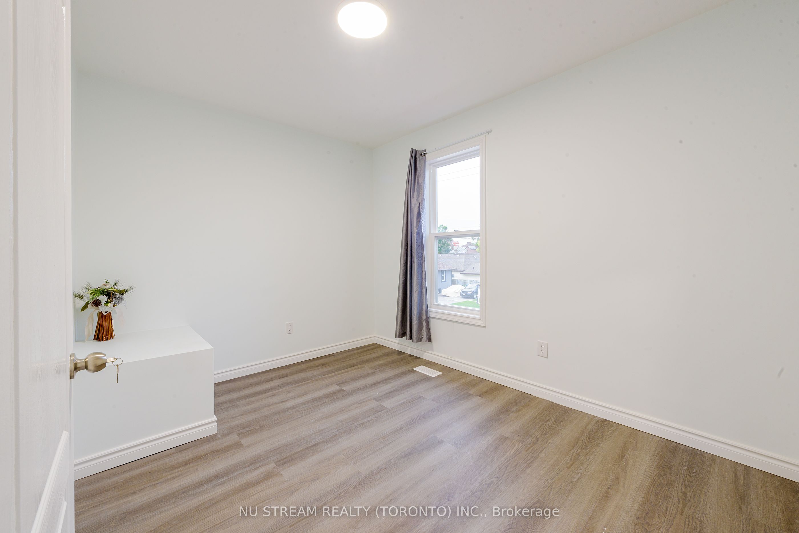 941 Cataraqui Street Property Photo 15