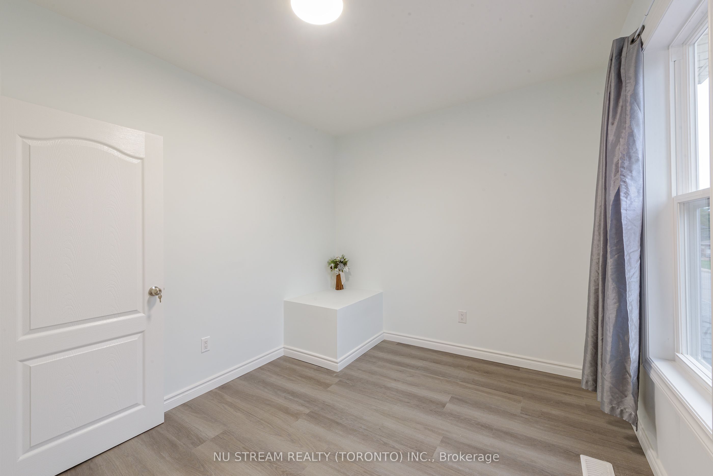 941 Cataraqui Street Property Photo 16