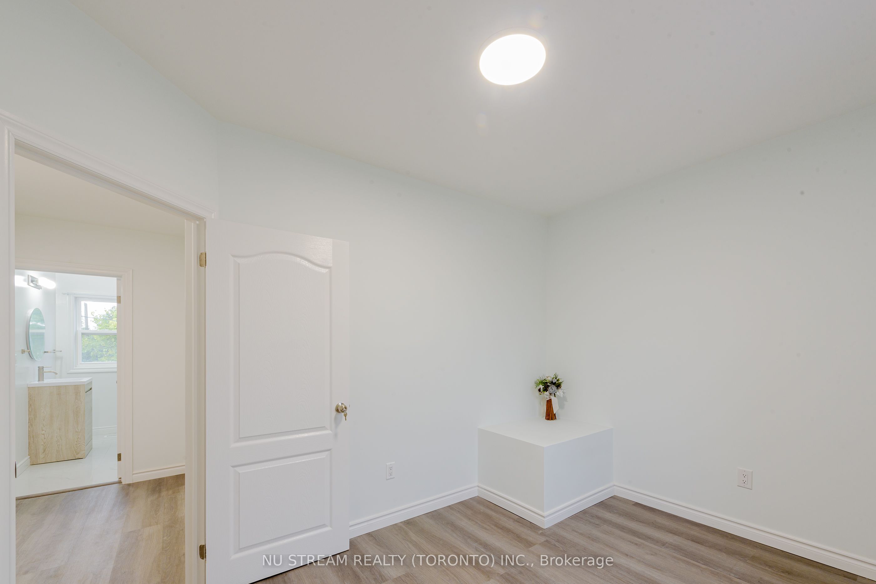941 Cataraqui Street Property Photo 17