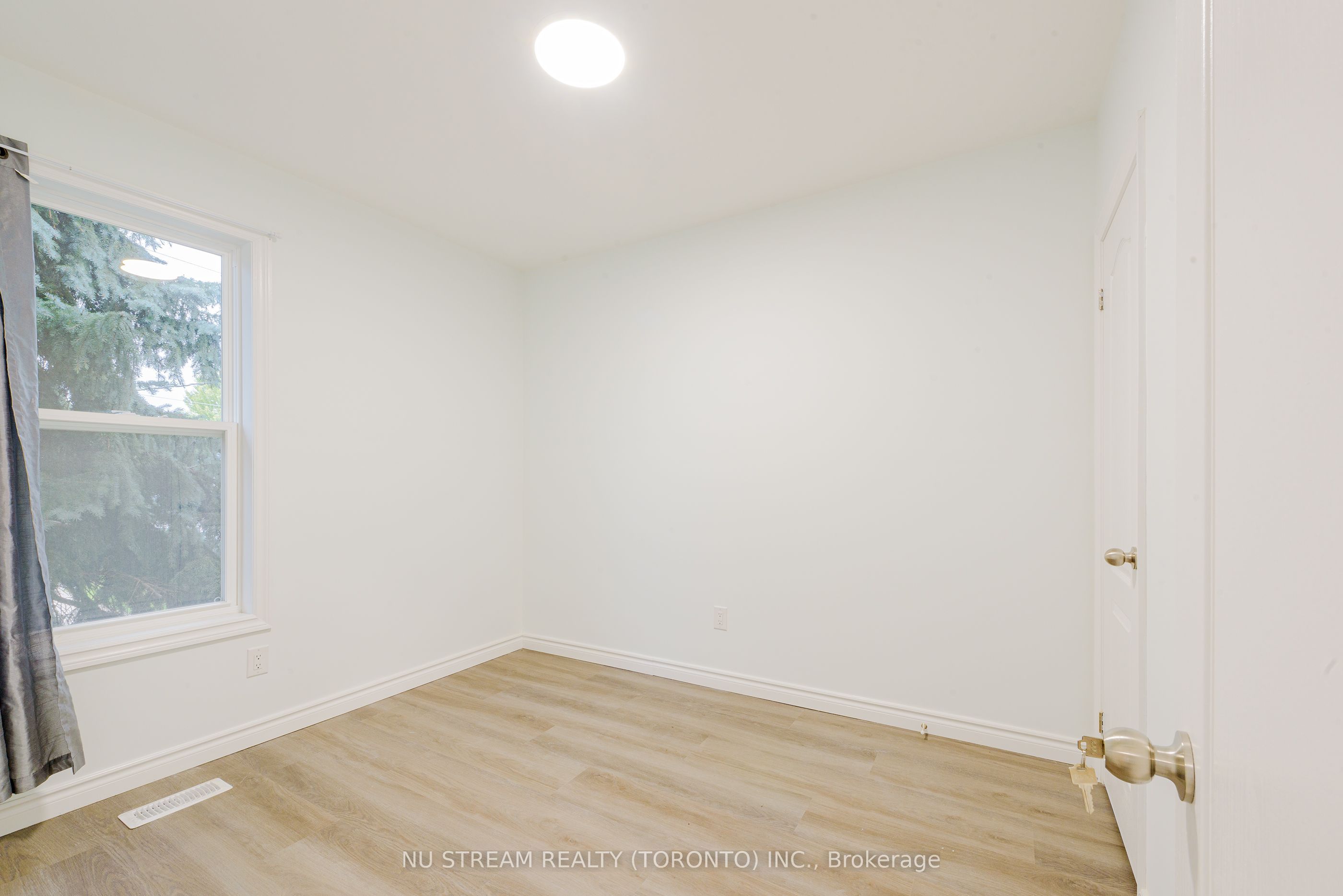 941 Cataraqui Street Property Photo 18