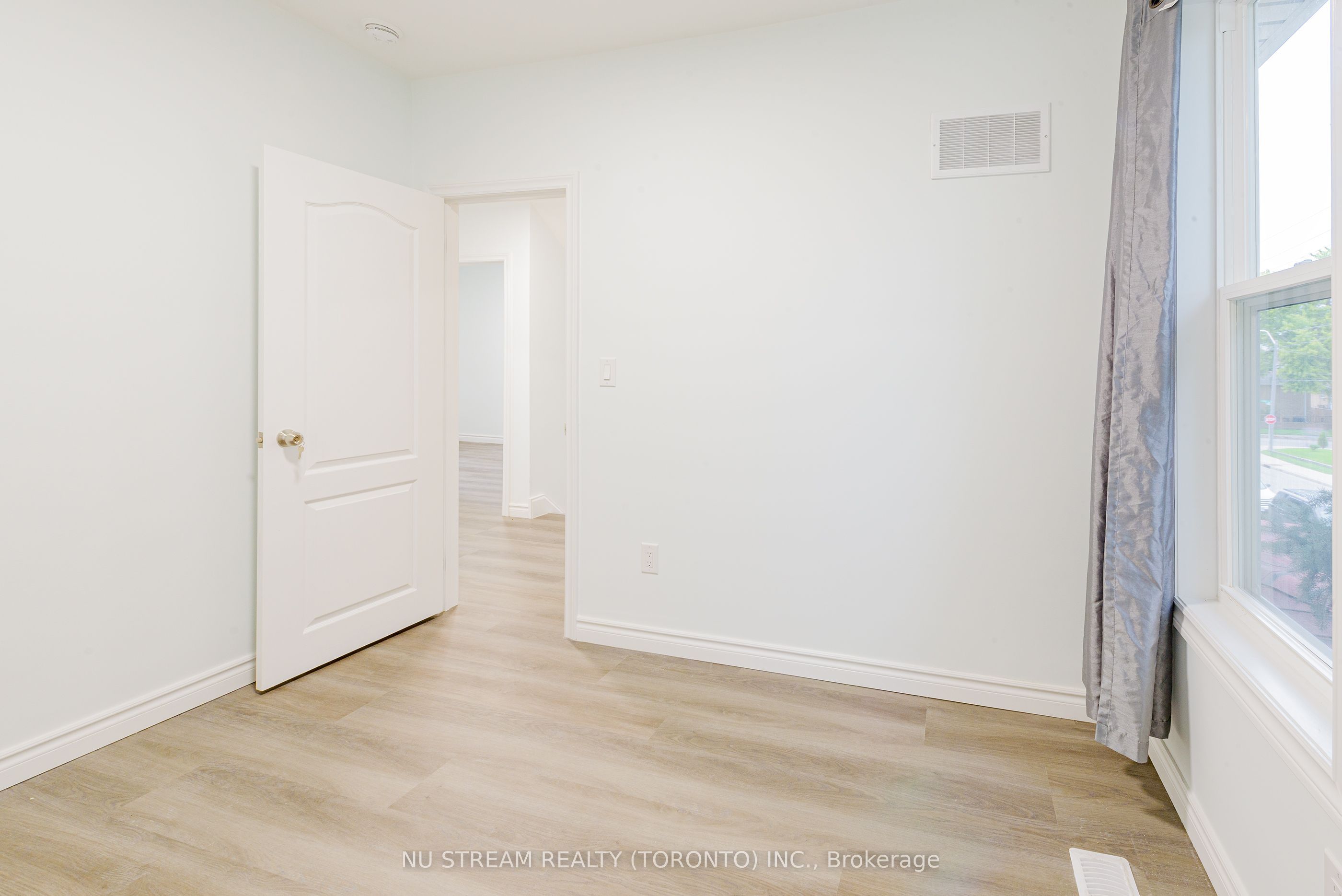 941 Cataraqui Street Property Photo 19