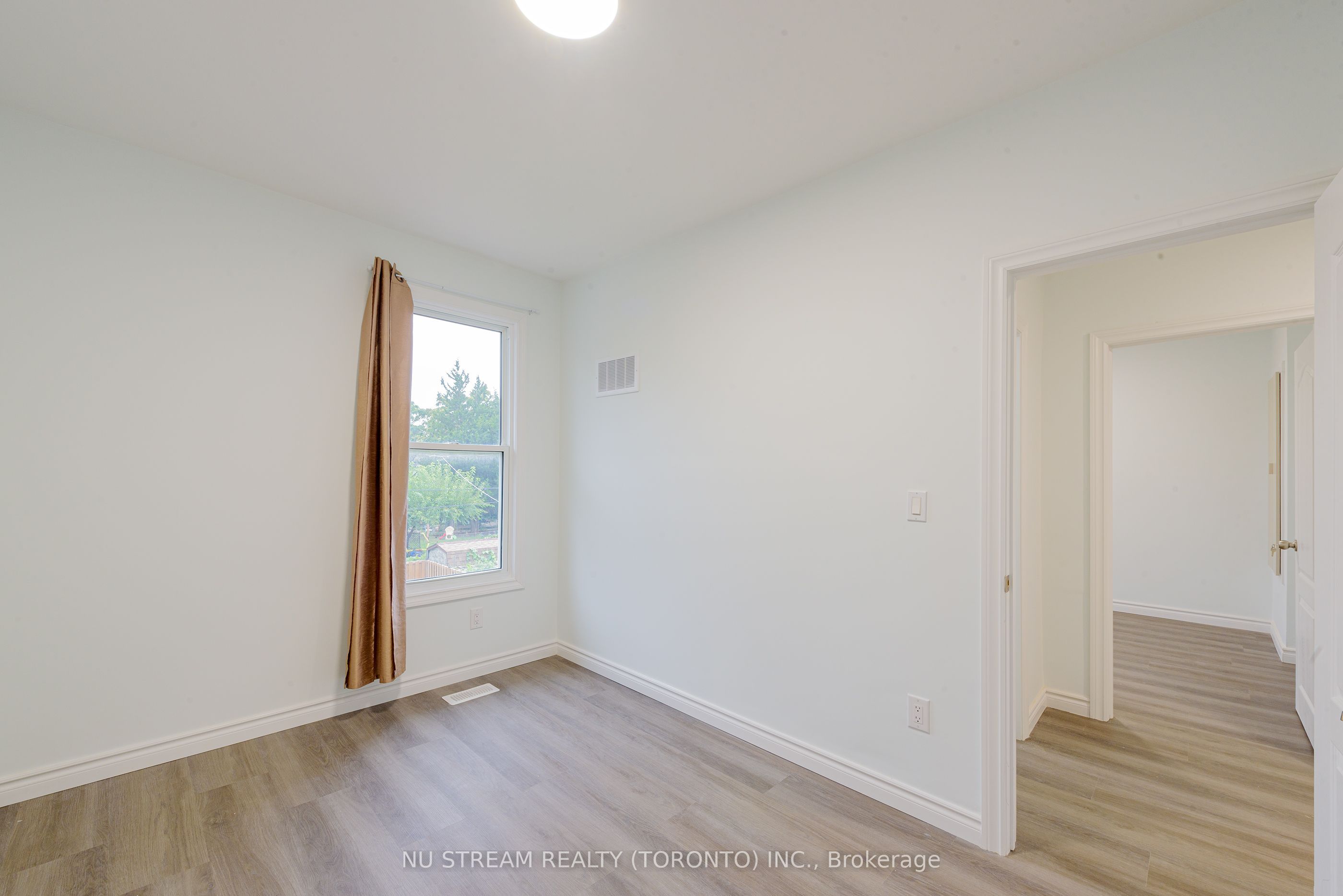 941 Cataraqui Street Property Photo 21