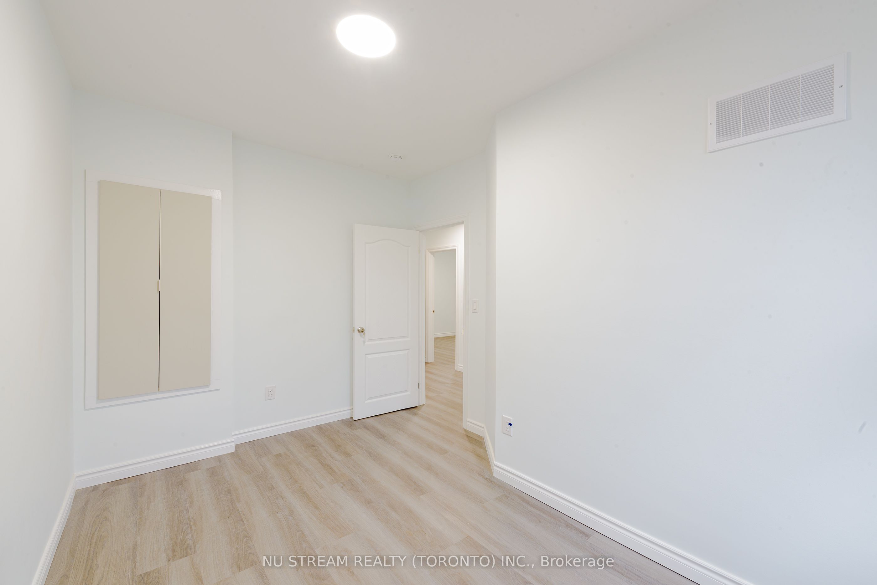 941 Cataraqui Street Property Photo 23