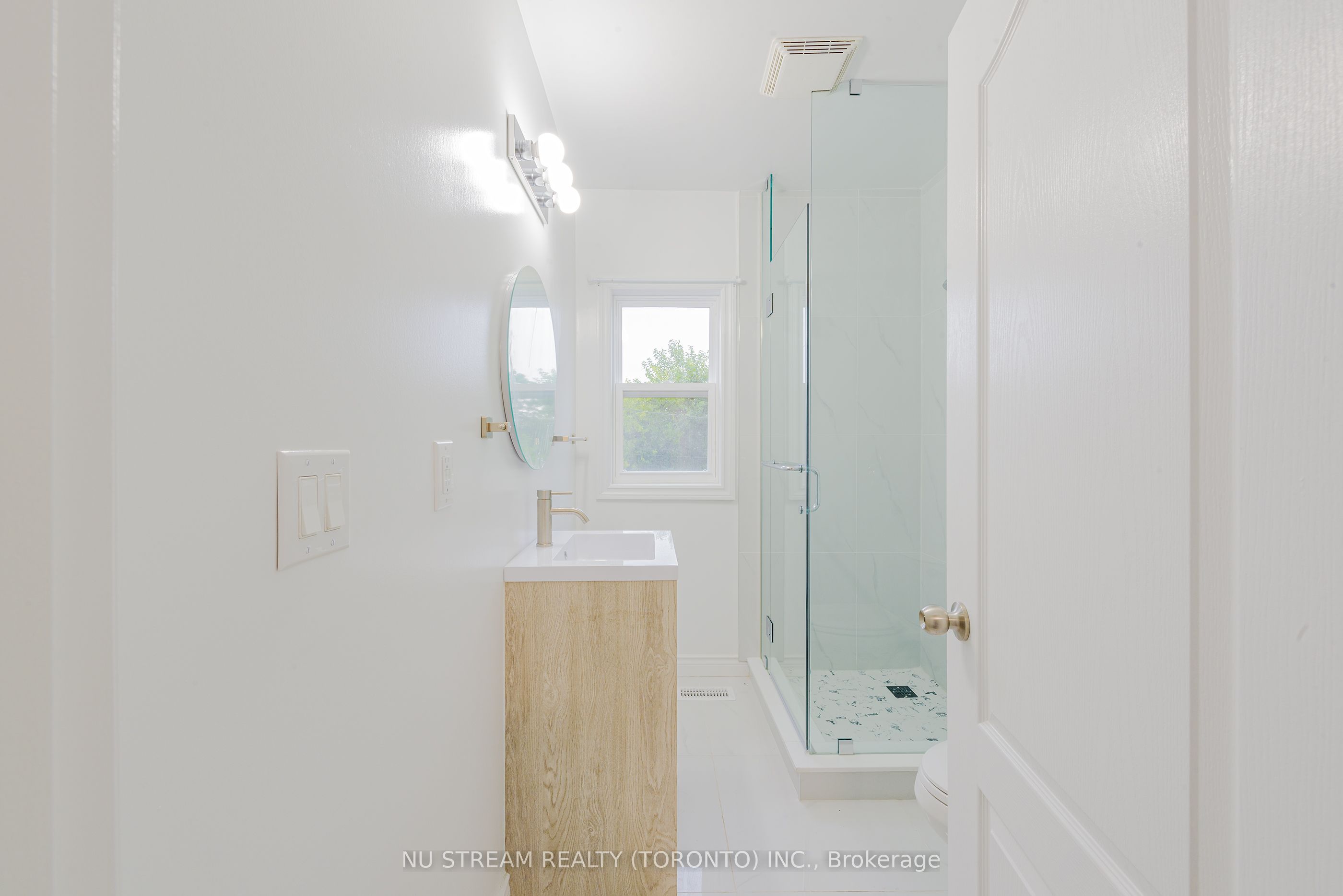 941 Cataraqui Street Property Photo 24