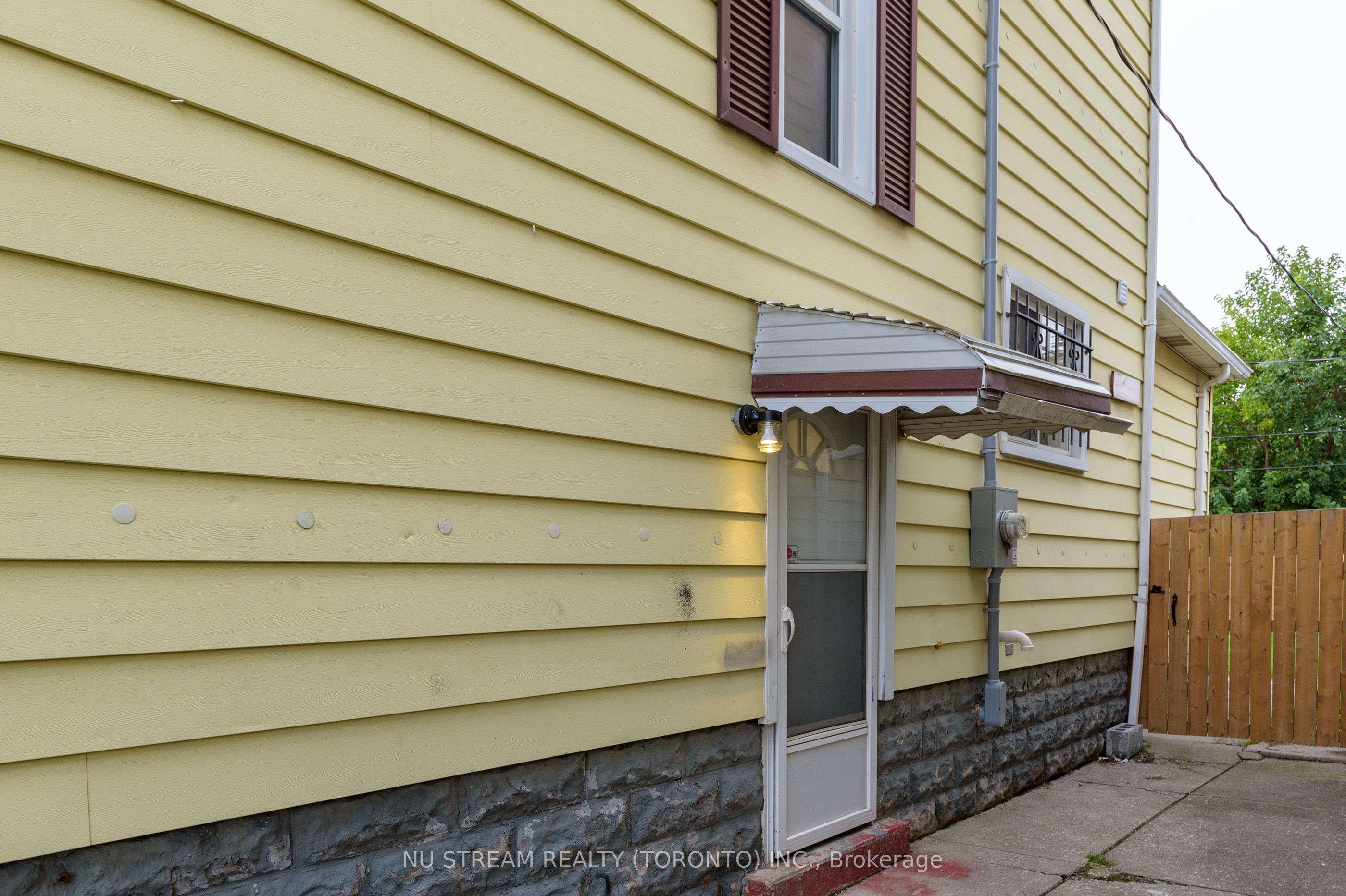 941 Cataraqui Street Property Photo 25