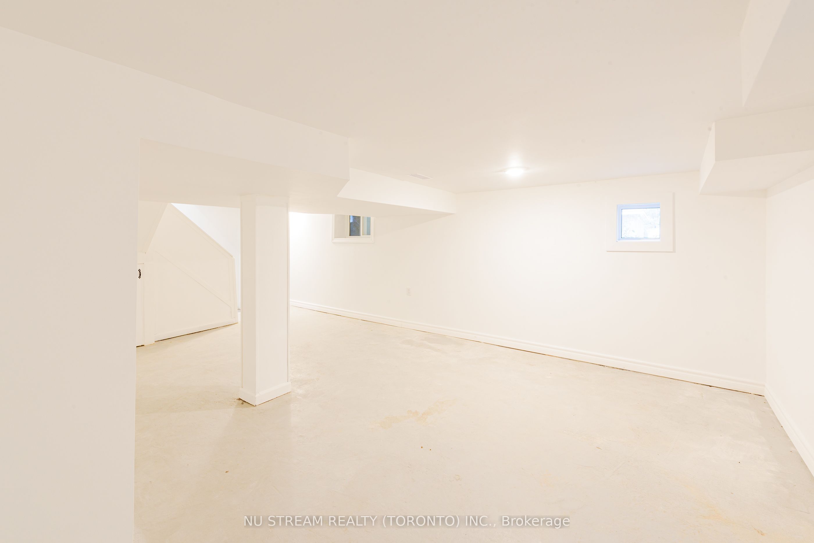 941 Cataraqui Street Property Photo 27