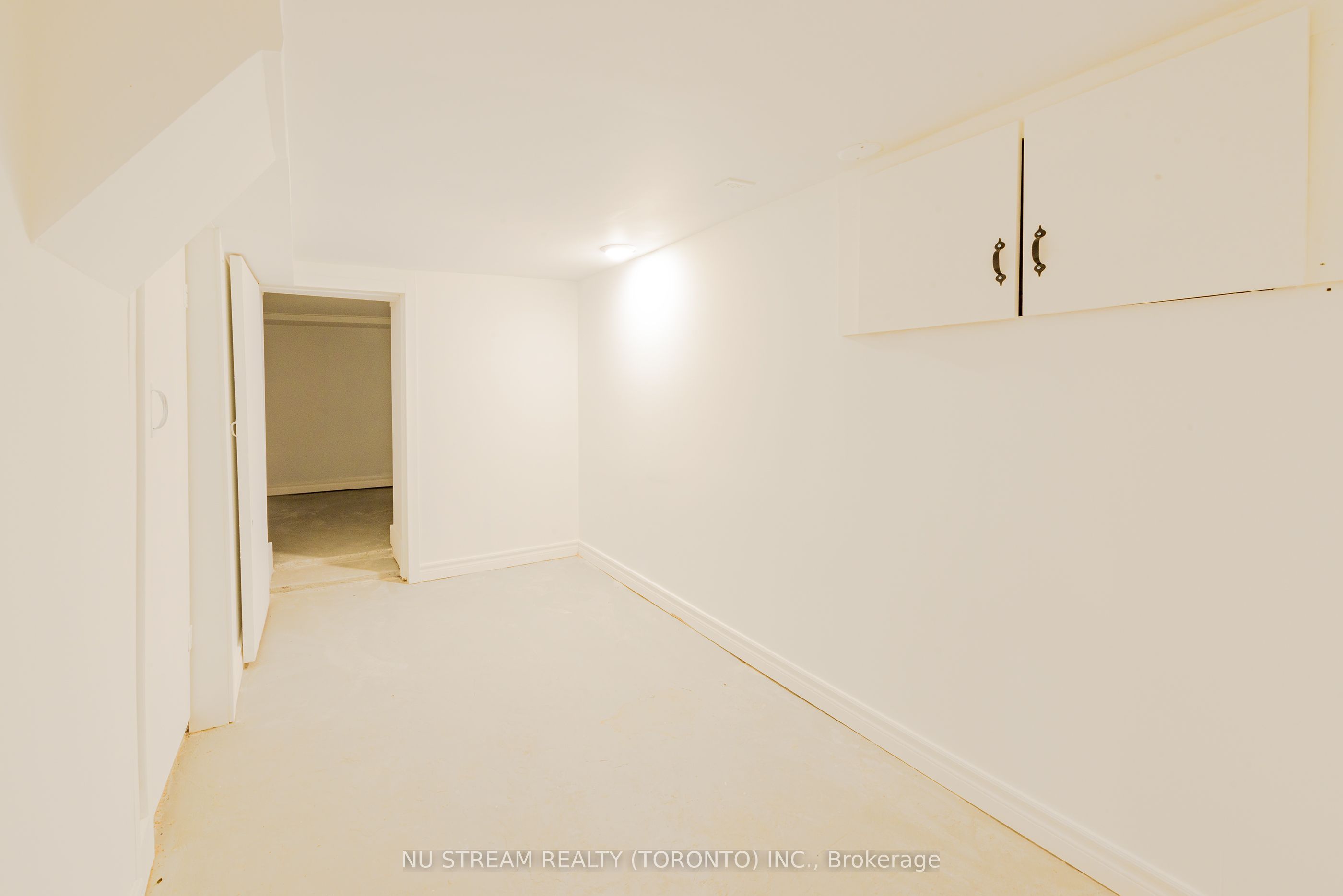 941 Cataraqui Street Property Photo 28