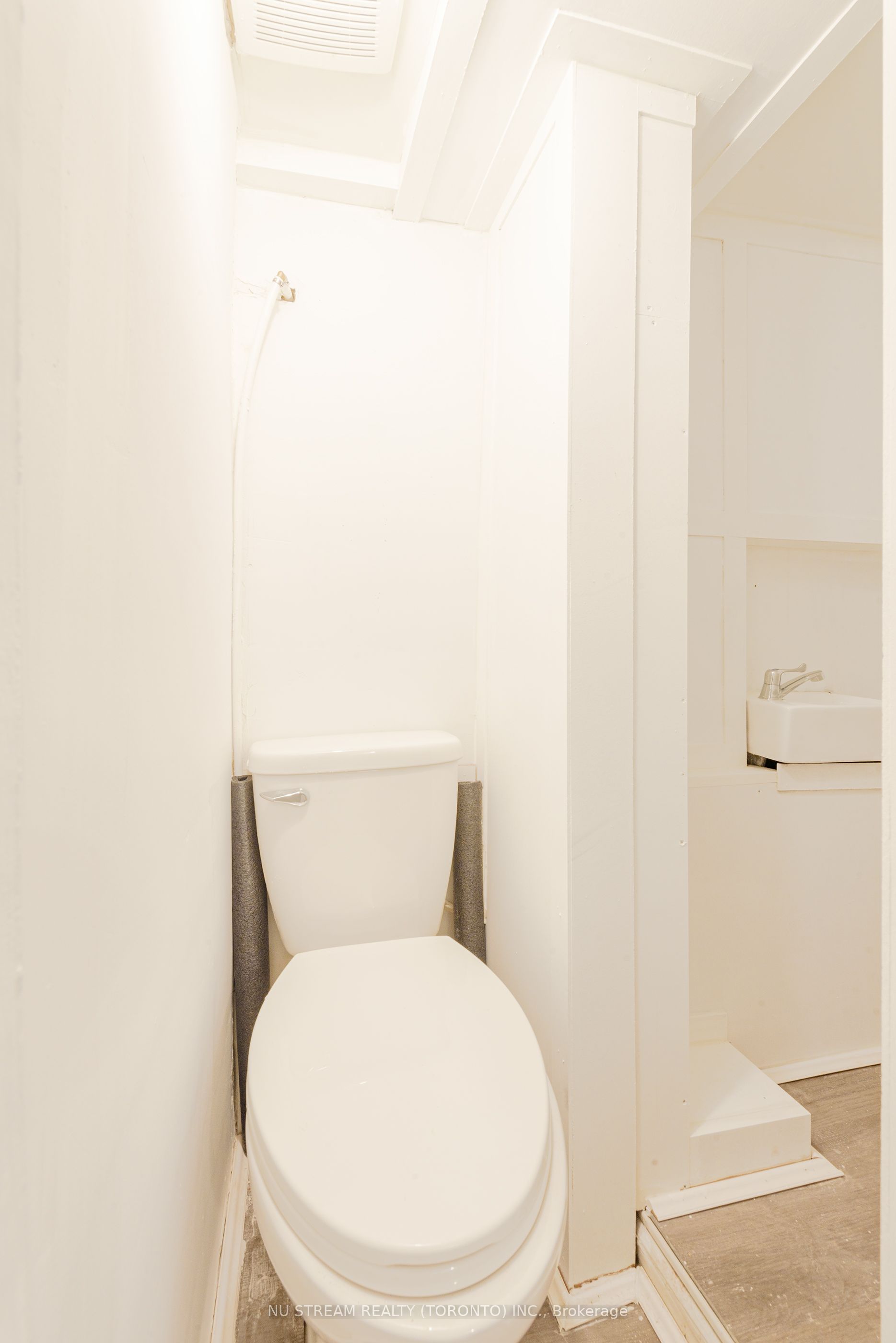 941 Cataraqui Street Property Photo 31