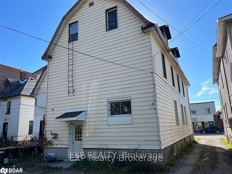 444 Main Street E Property Photo 2