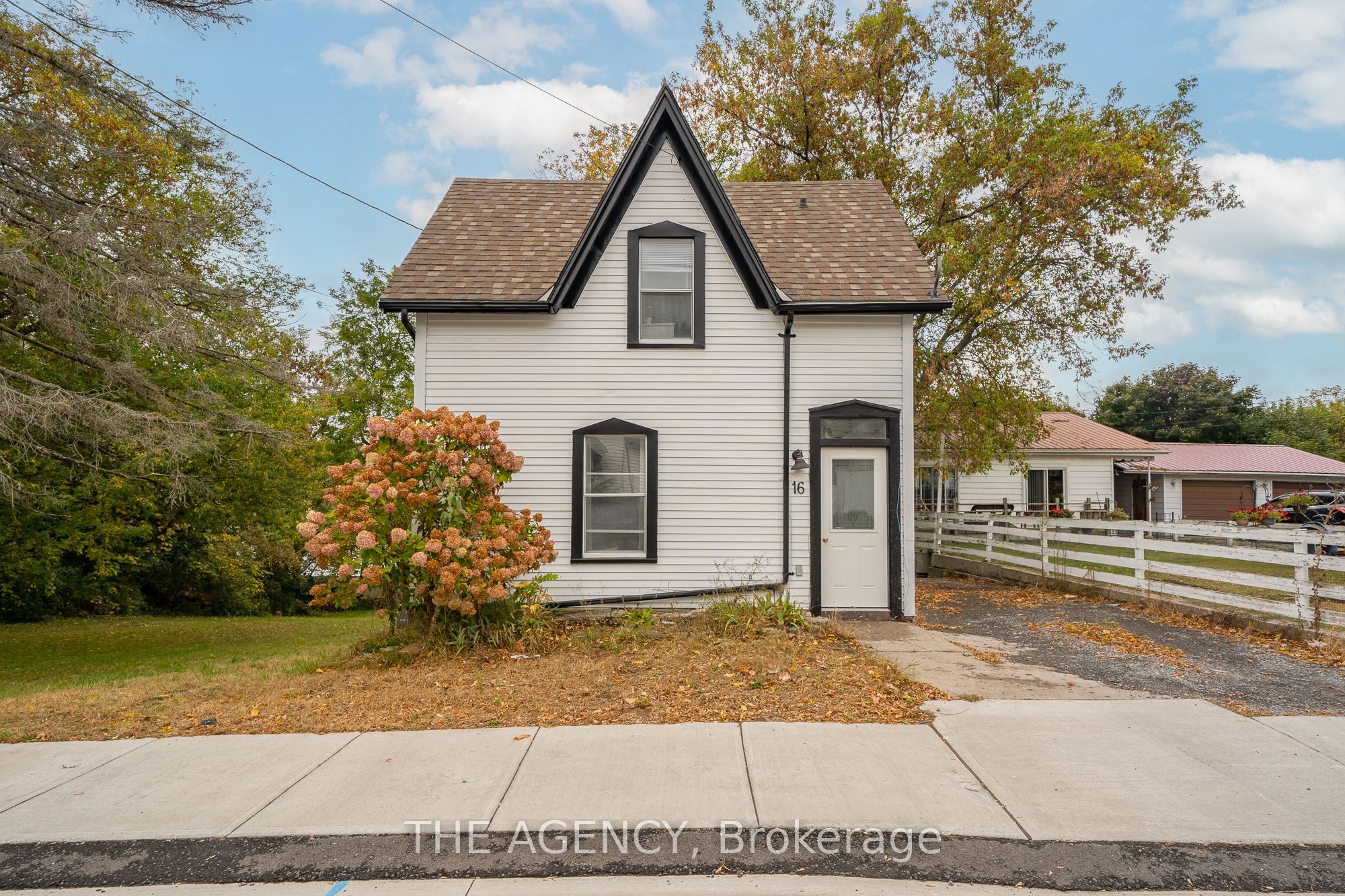 16 Elks Street Property Photo 1
