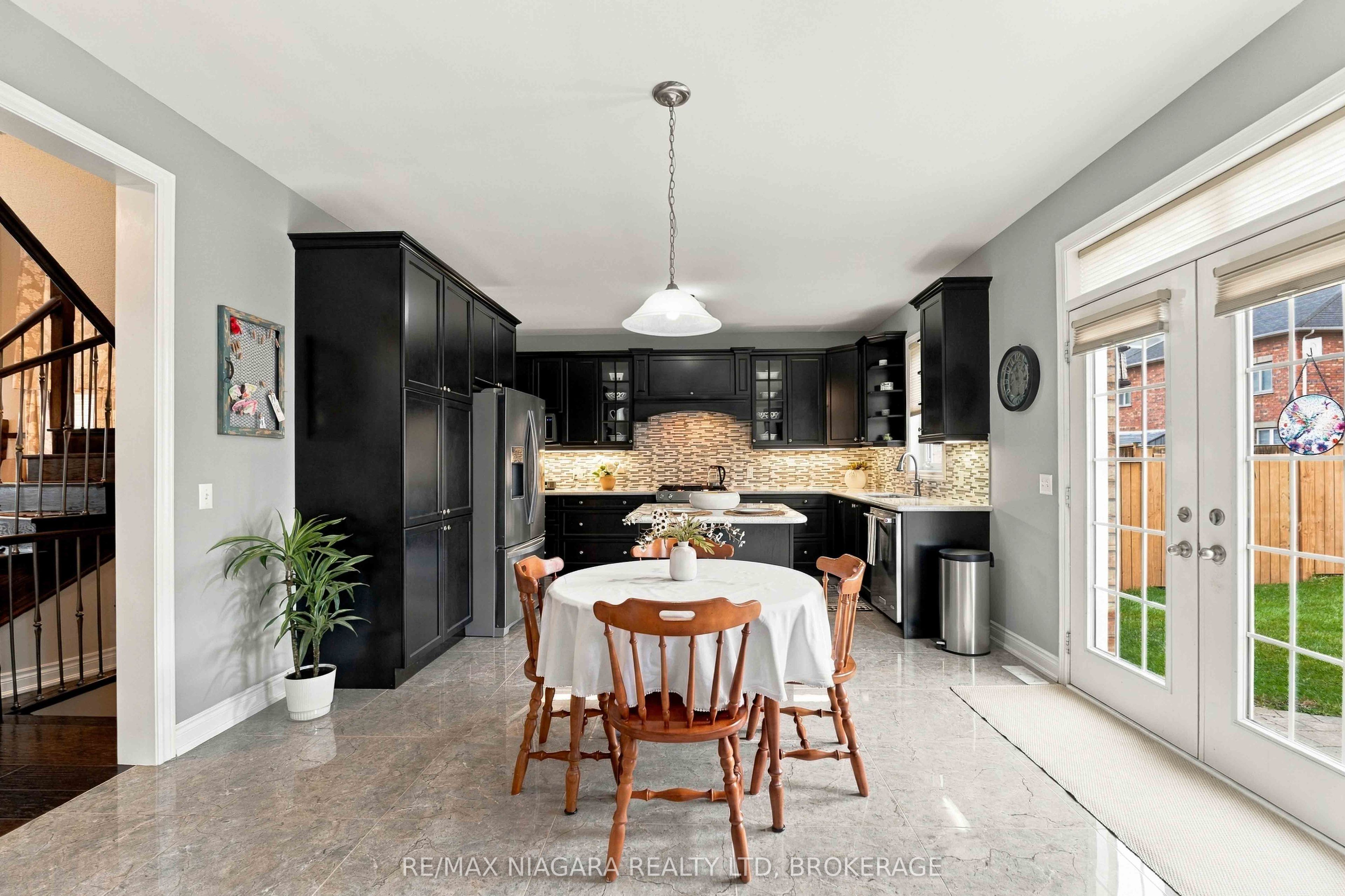 15 Fox Grape Road Property Photo 16