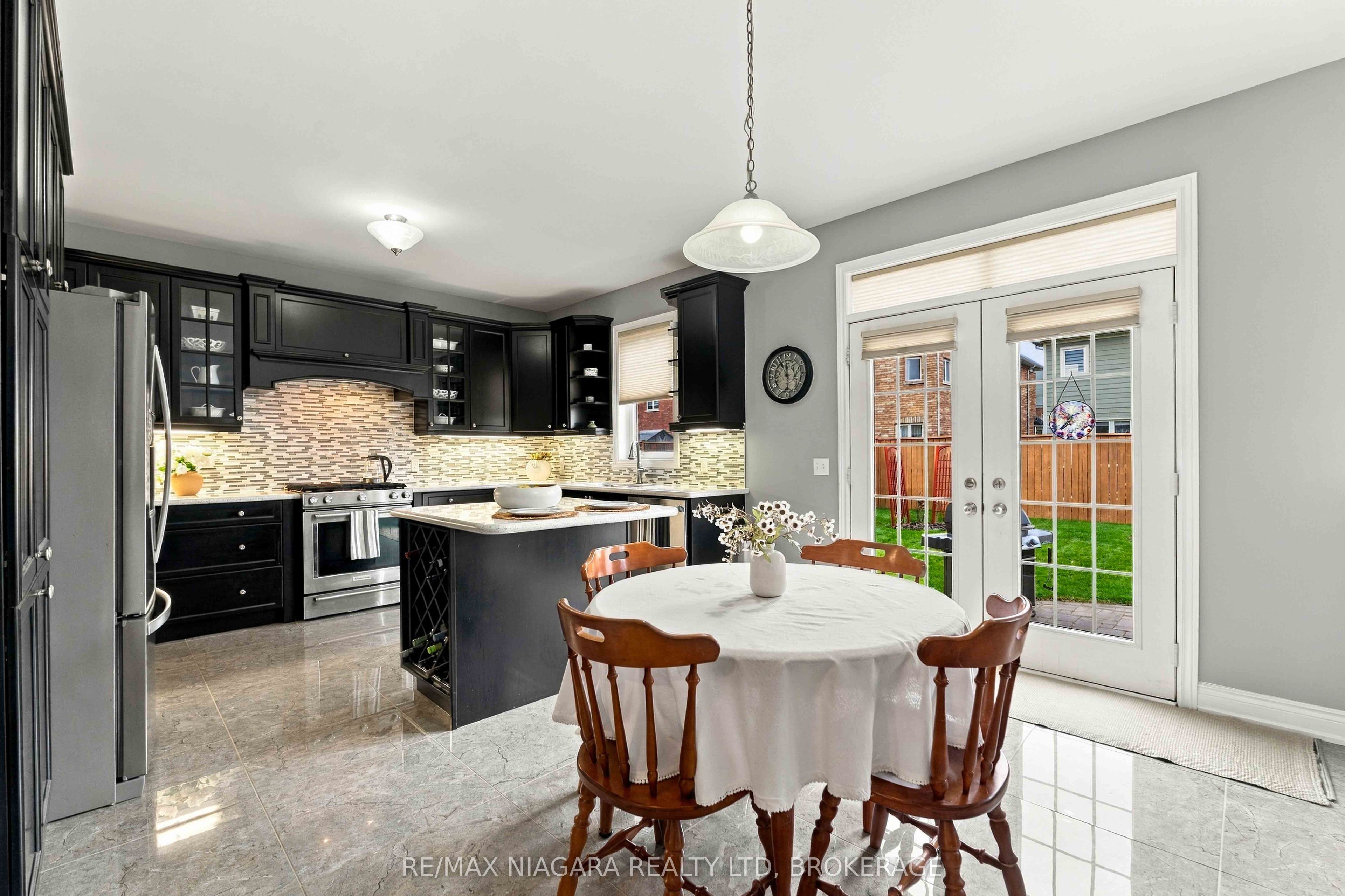 15 Fox Grape Road Property Photo 17