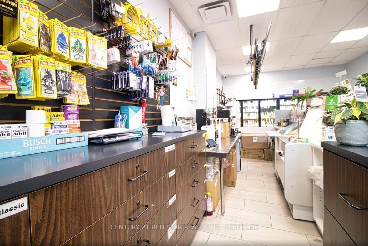 410 Queen Street Property Photo 8