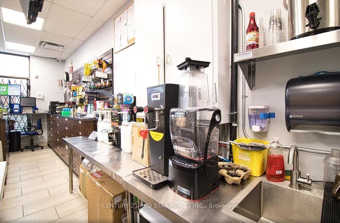 410 Queen Street Property Photo 11