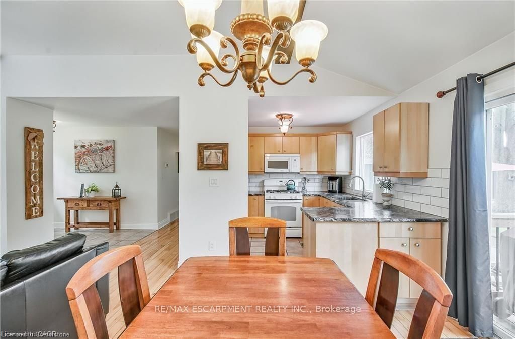 8 Beach Road Property Photo 14