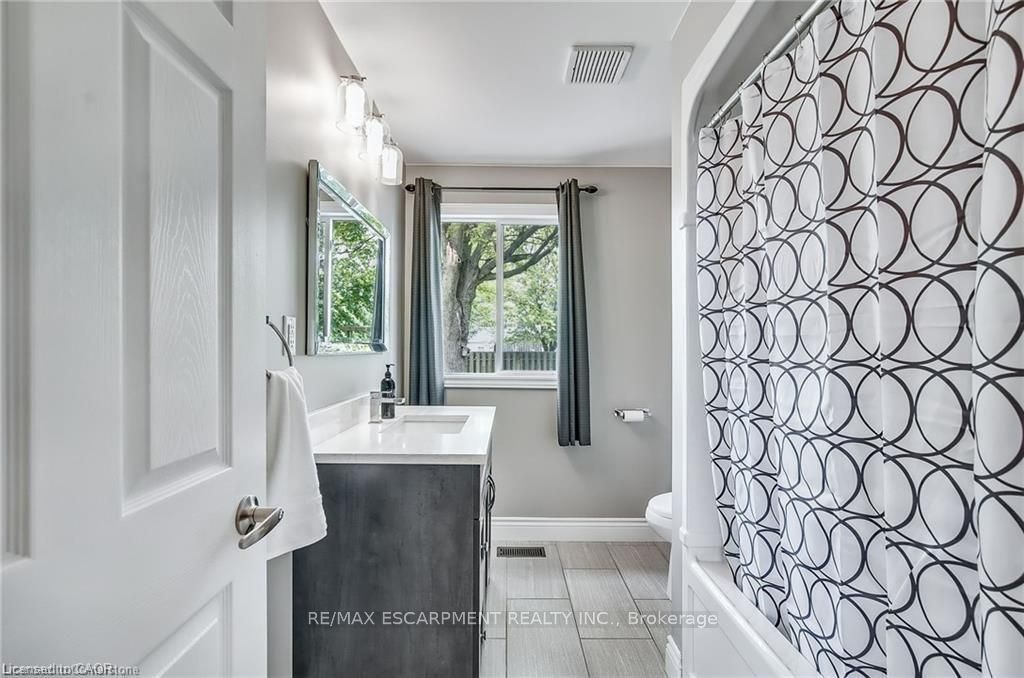 8 Beach Road Property Photo 29