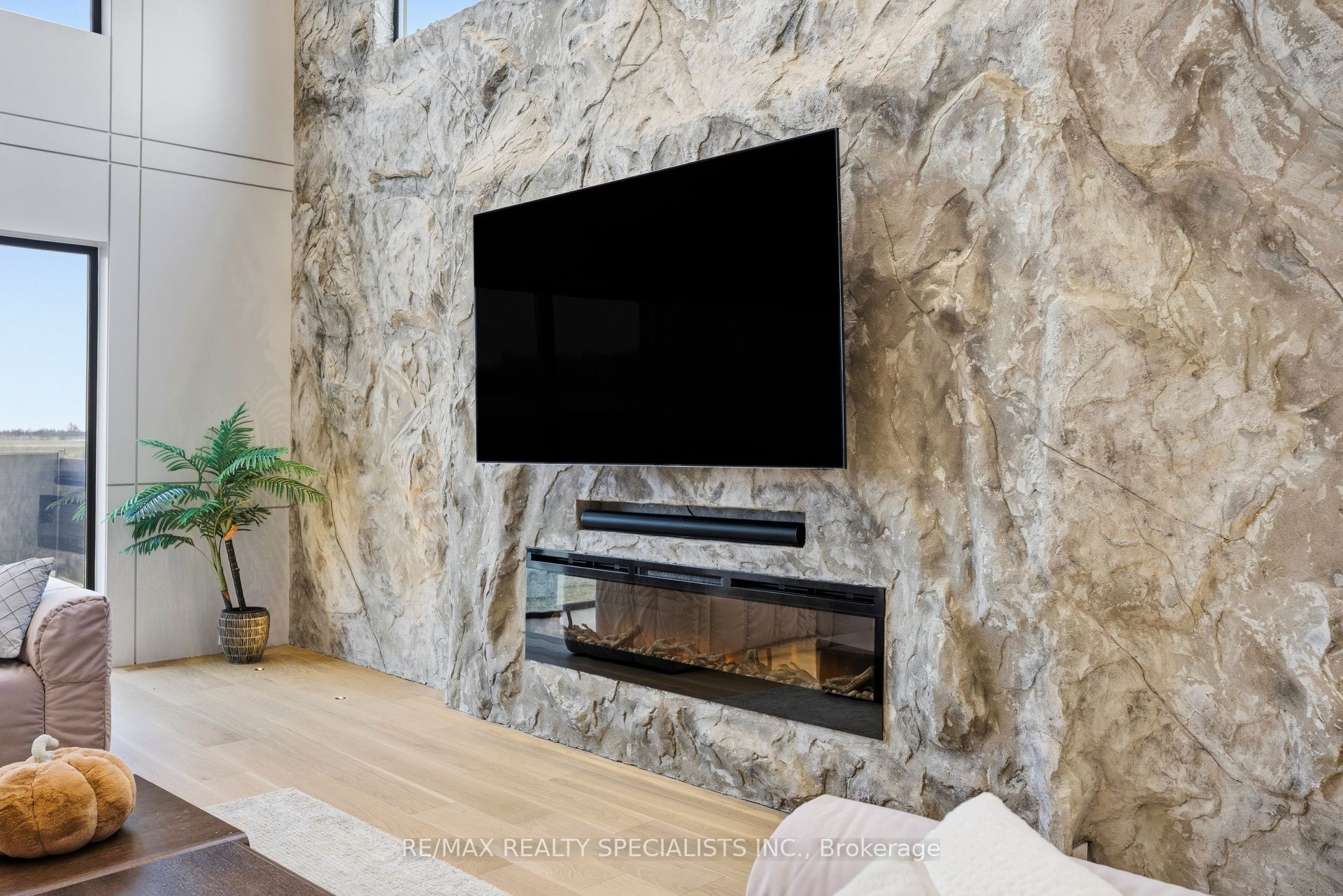 295449 8th Line Property Photo 11
