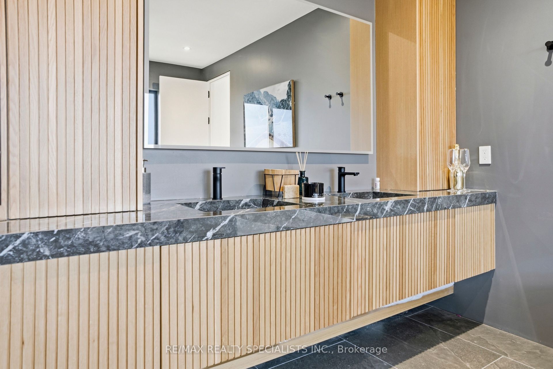 295449 8th Line Property Photo 23