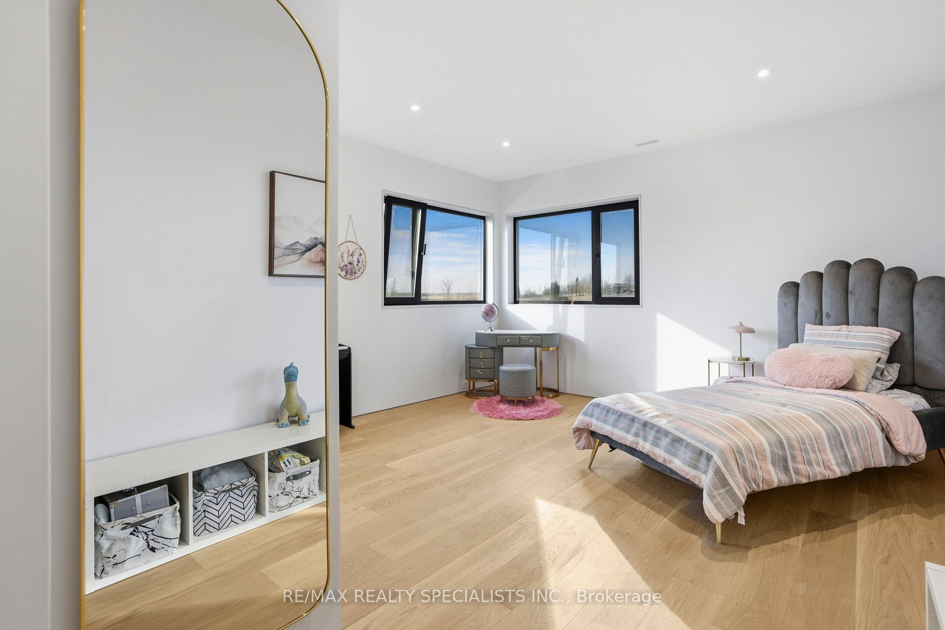 295449 8th Line Property Photo 25