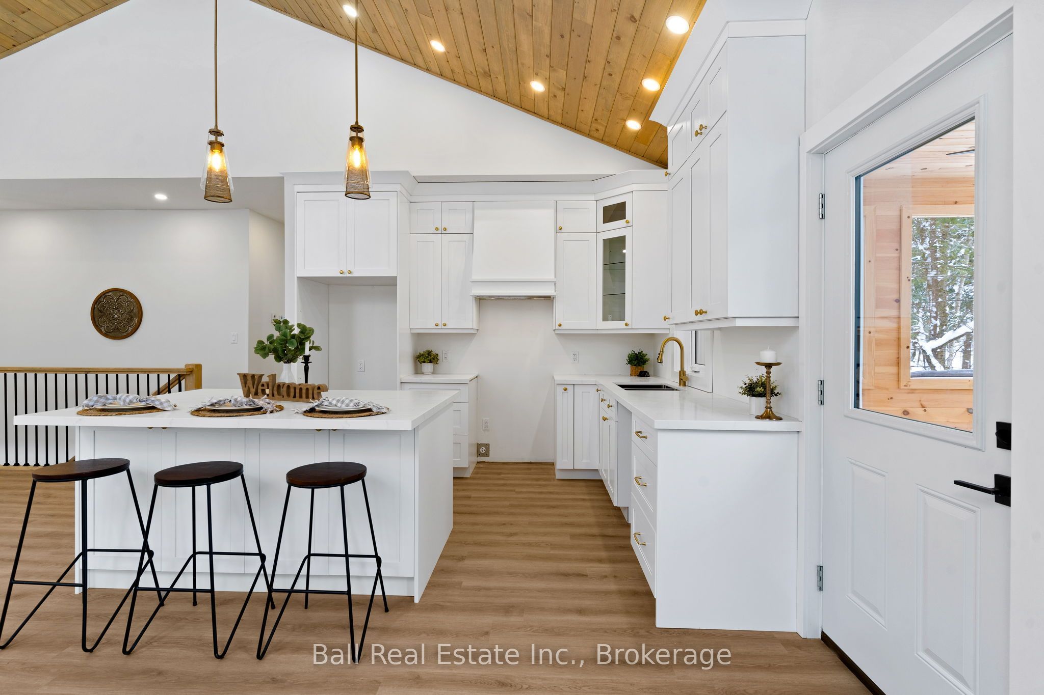 180 Lakeview Street Property Photo 8
