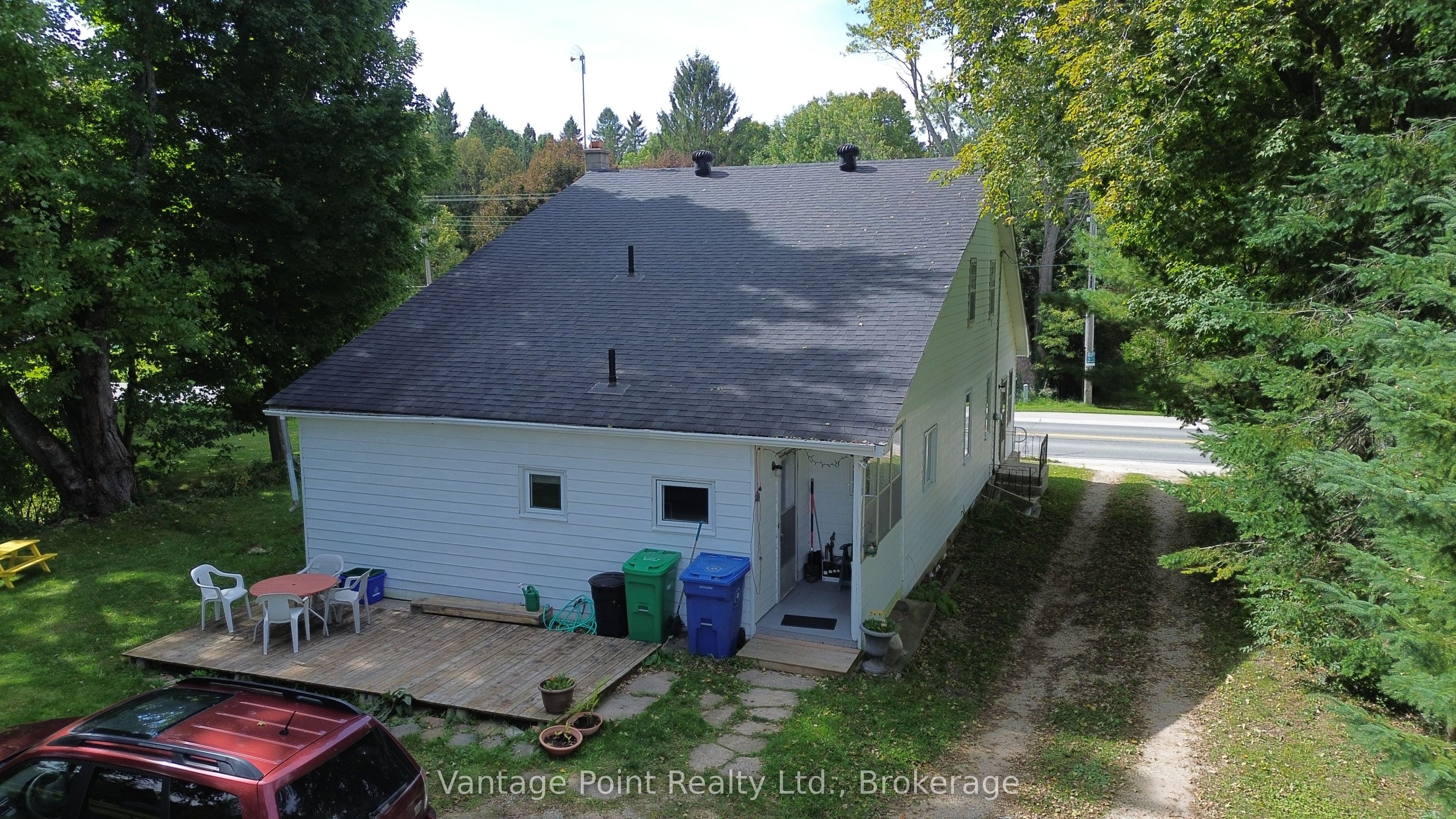 316057 6 Highway Property Photo 1