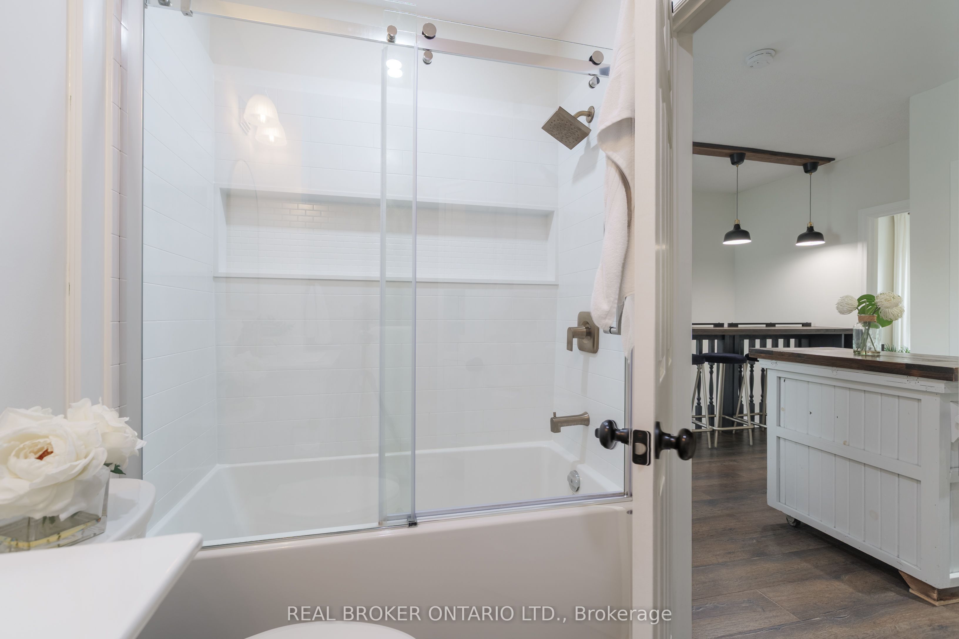 46 Murray Street E Property Photo 36