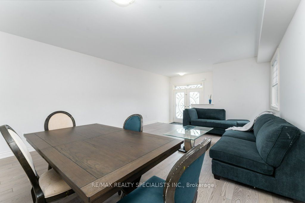 7 Grierson Trail Upper Property Photo 6