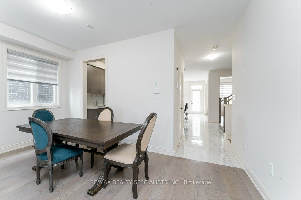 7 Grierson Trail Upper Property Photo 7