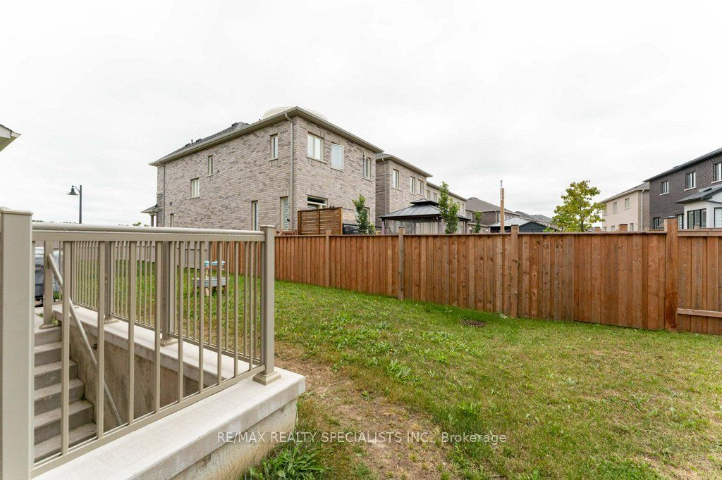 7 Grierson Trail Upper Property Photo 32