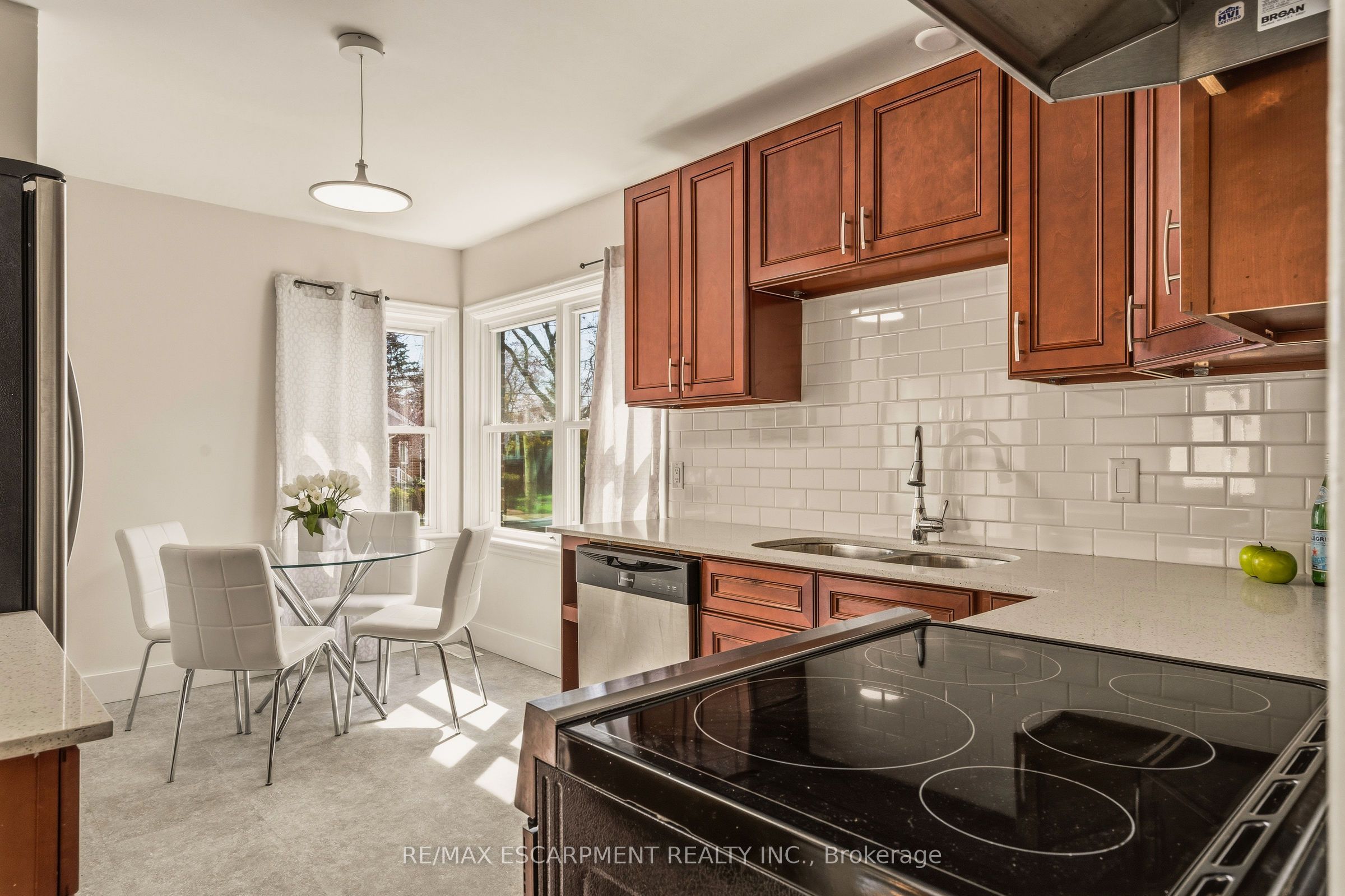 31 Cameron Avenue Property Photo 9