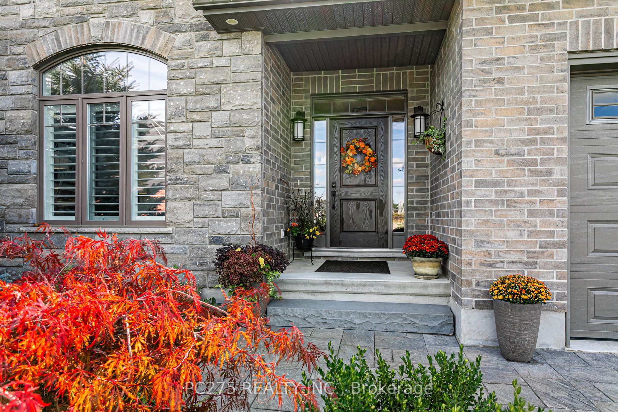9 Foxborough Place Property Photo 4