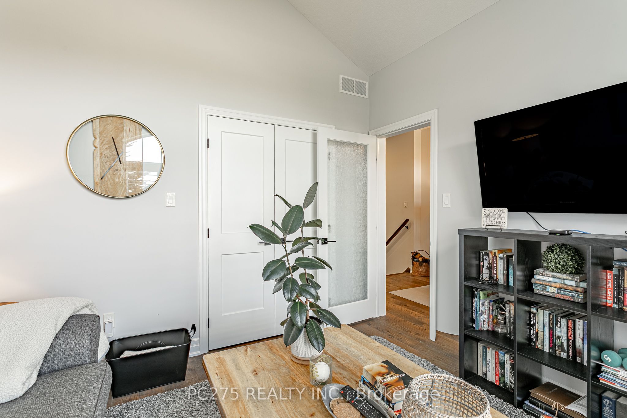 9 Foxborough Place Property Photo 8