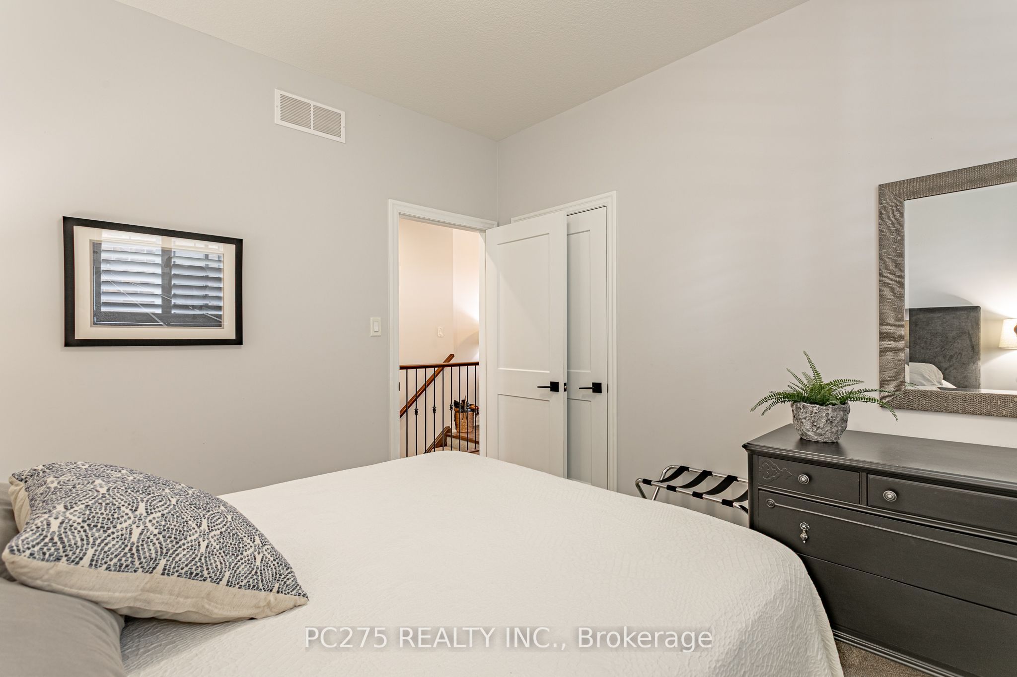 9 Foxborough Place Property Photo 11