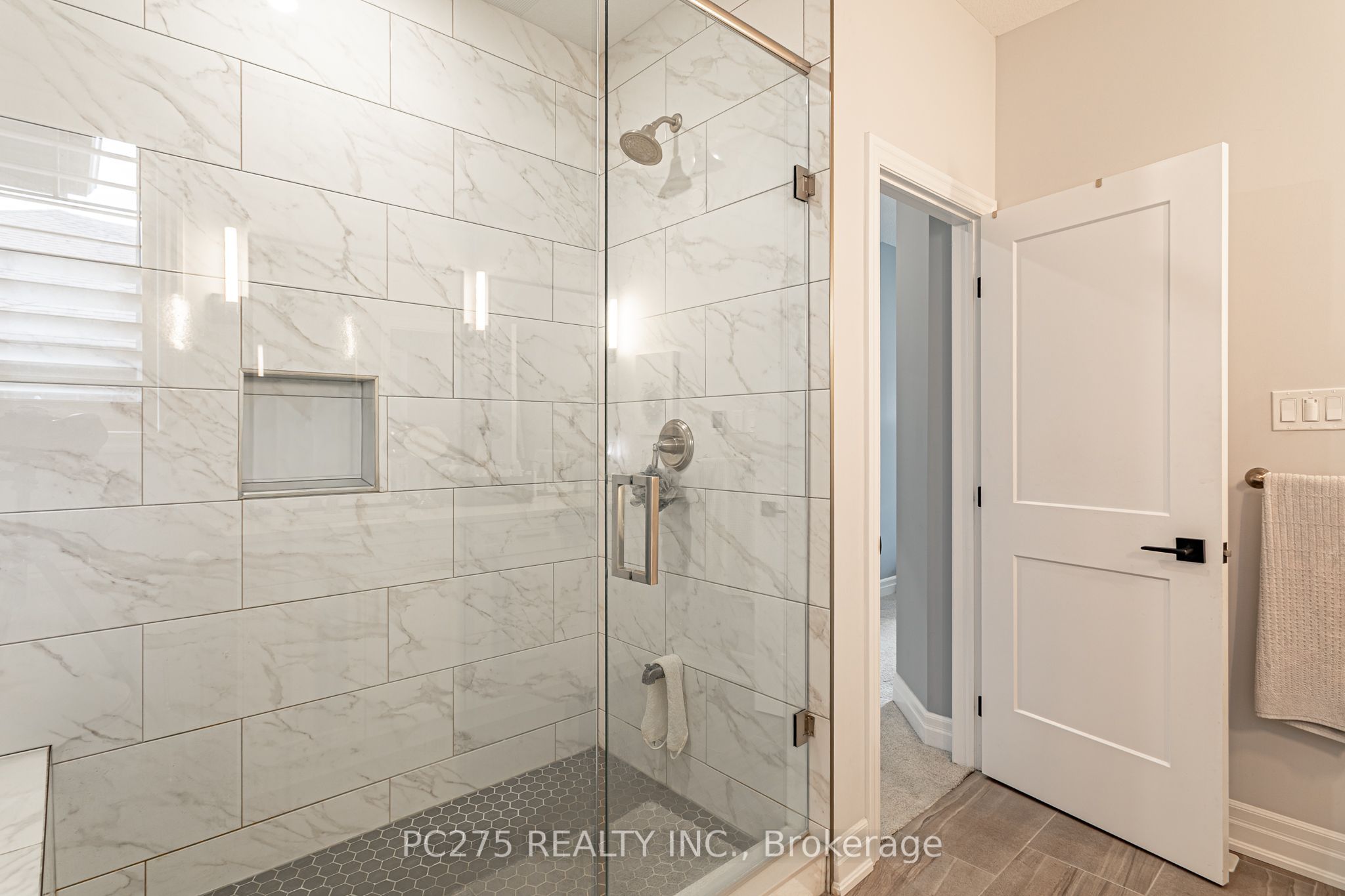 9 Foxborough Place Property Photo 28